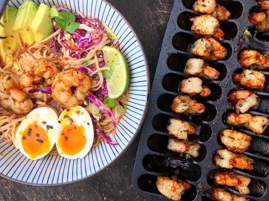 Outset 76375 Shrimp Cast Iron Grill and Serving Pan, Black image number 4