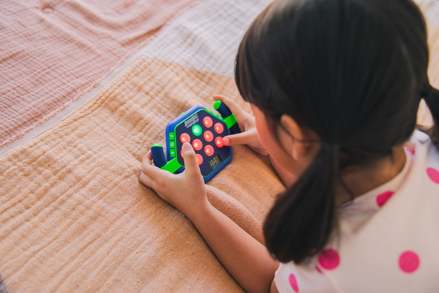 Learning Resources Brainbolt Boost Electronic Memory Game for Children Aged 5+ 3 Game Modes, for 1 Player, Travel Games for Kids image number 3