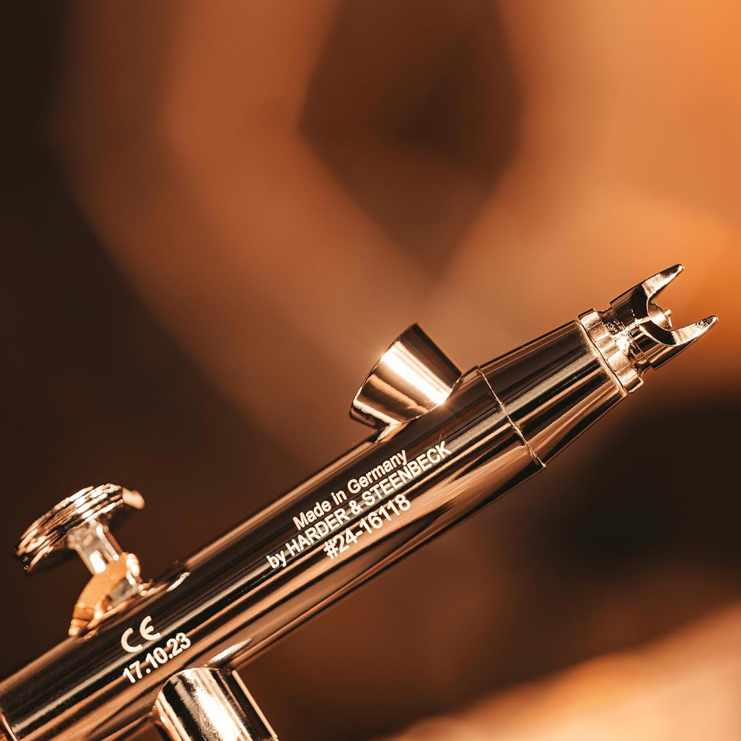 Harder & Steenbeck Airbrush &ndash; Evolution 2024 Crplus - German-Engineered Dual Action Painting Set with Gravity Feed - 0.28Mm Self-Centering Nozzle - 2Ml Paint Cup - 121231 image number 4