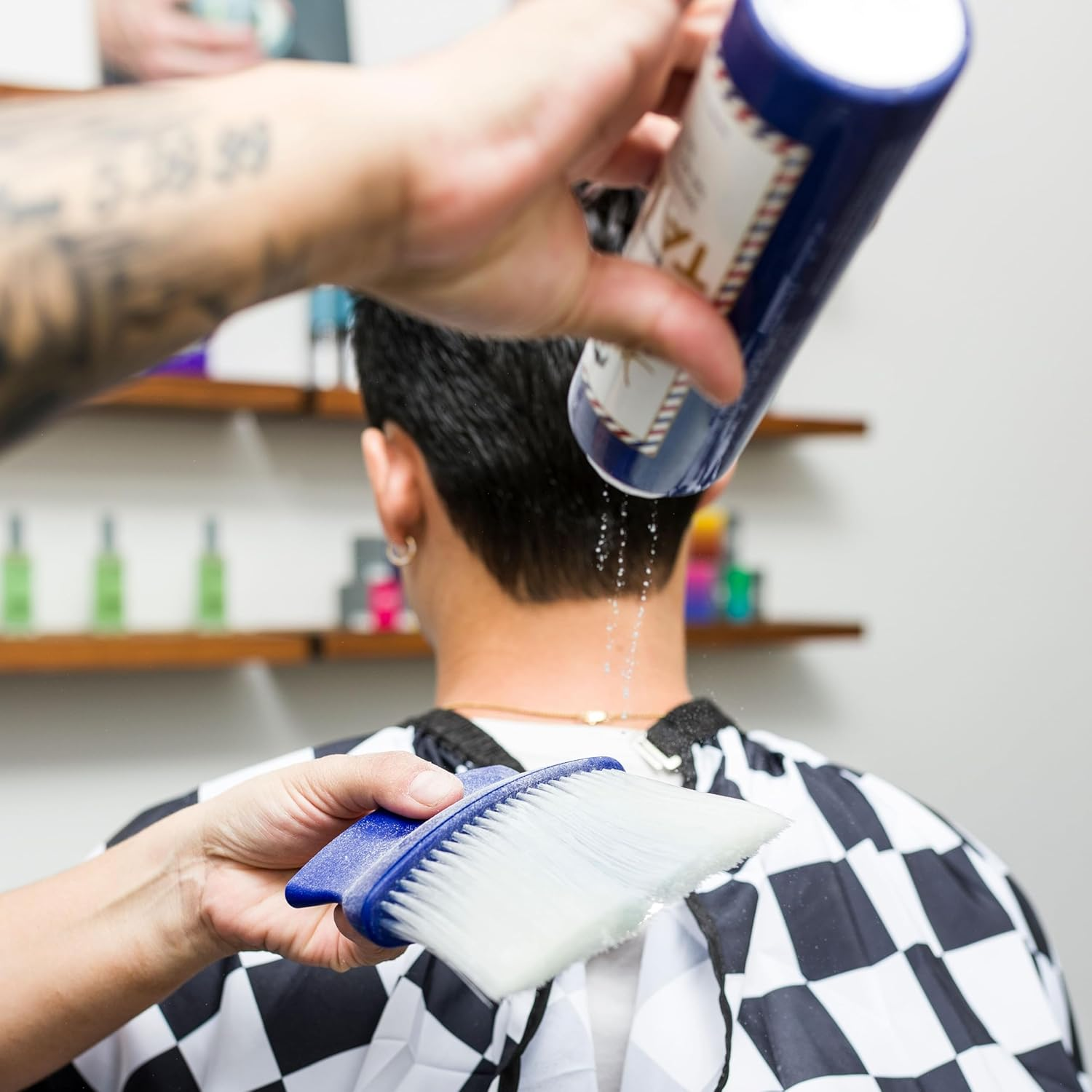 Johnny B Authentic Hair Barber Talc for Men (7 Ounce) image number 4