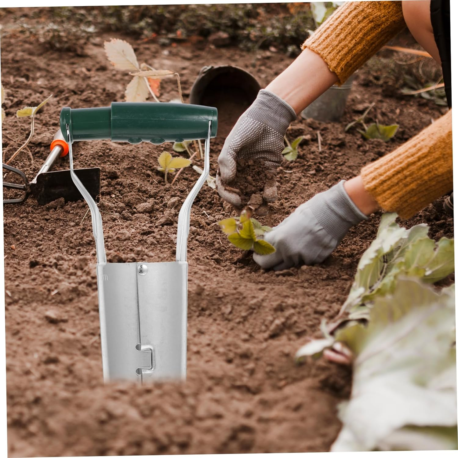 SUPVOX Vegetable Transplanting Tube Flower Transplanter Wooden Handle for Home Gardening, Stainless Steel Cylinder Garden Tool for Seedling Replanting Random Style image number 3