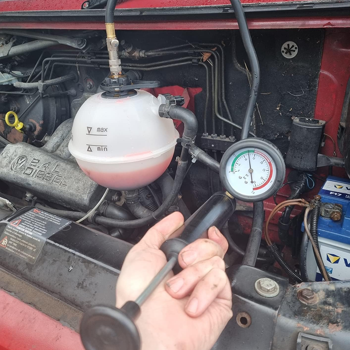 DAYUAN 28Pcs Universal Radiator Pressure Tester and Vacuum Type Cooling System Kit image number 2