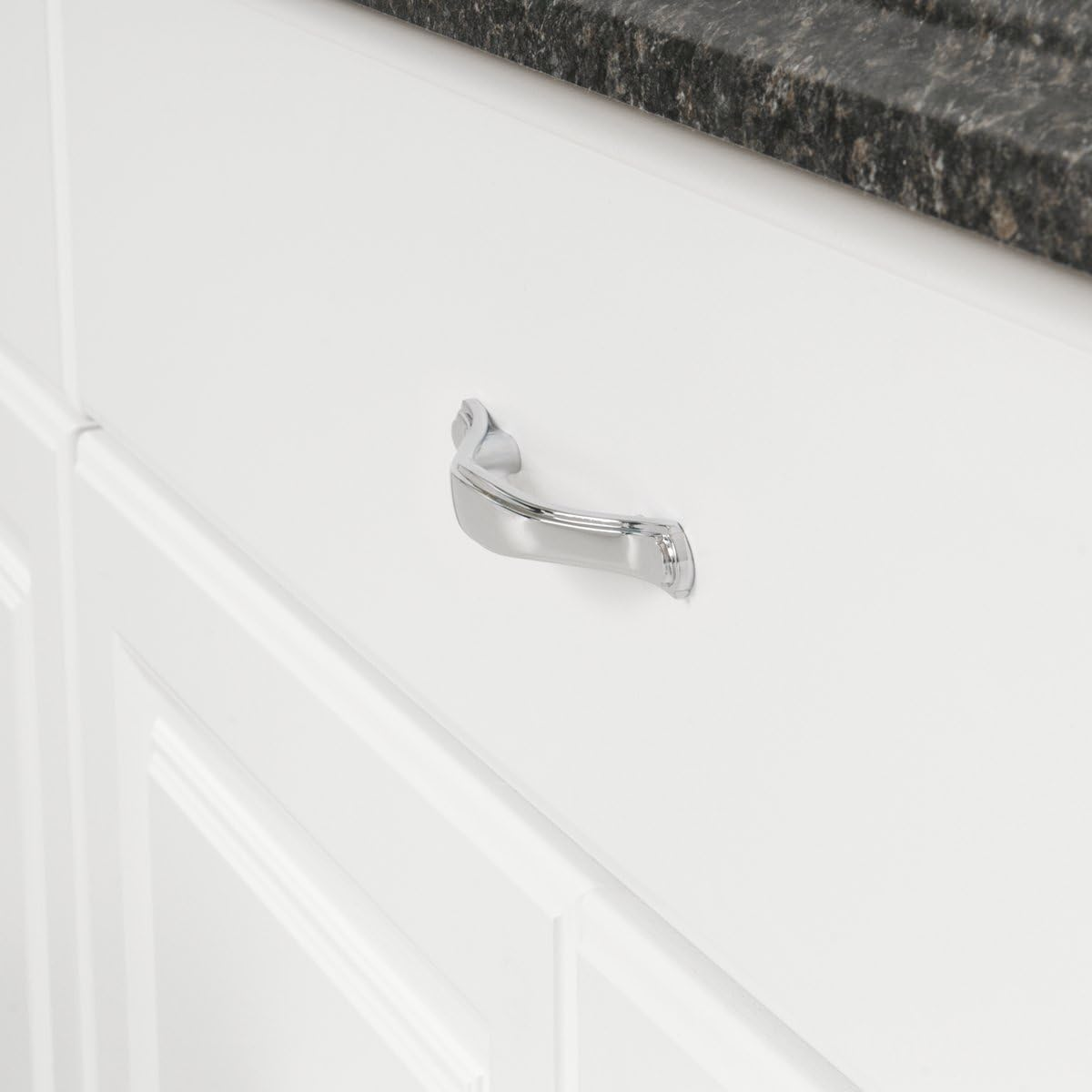 Amazon Basics Traditional Craftsman Cabinet Handle, 13.03Cm Length (7.6Cm Hole Center), Polished Chrome, 10-Pack - Antque Silver image number 4