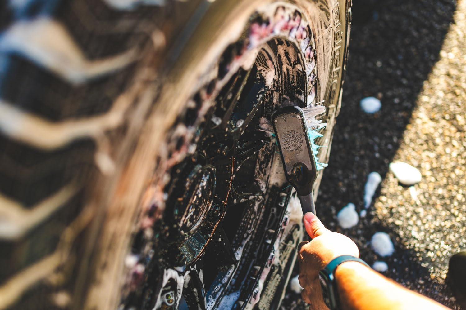 The Rag Company - Ultra Wheel and Body Brush - Multi-Directional Soft Tip Bristles Safe for Wheels, Tires, and Body Panels on Cars, Trucks, and Suvs - Patented Design Made by Pro Detailers image number 5