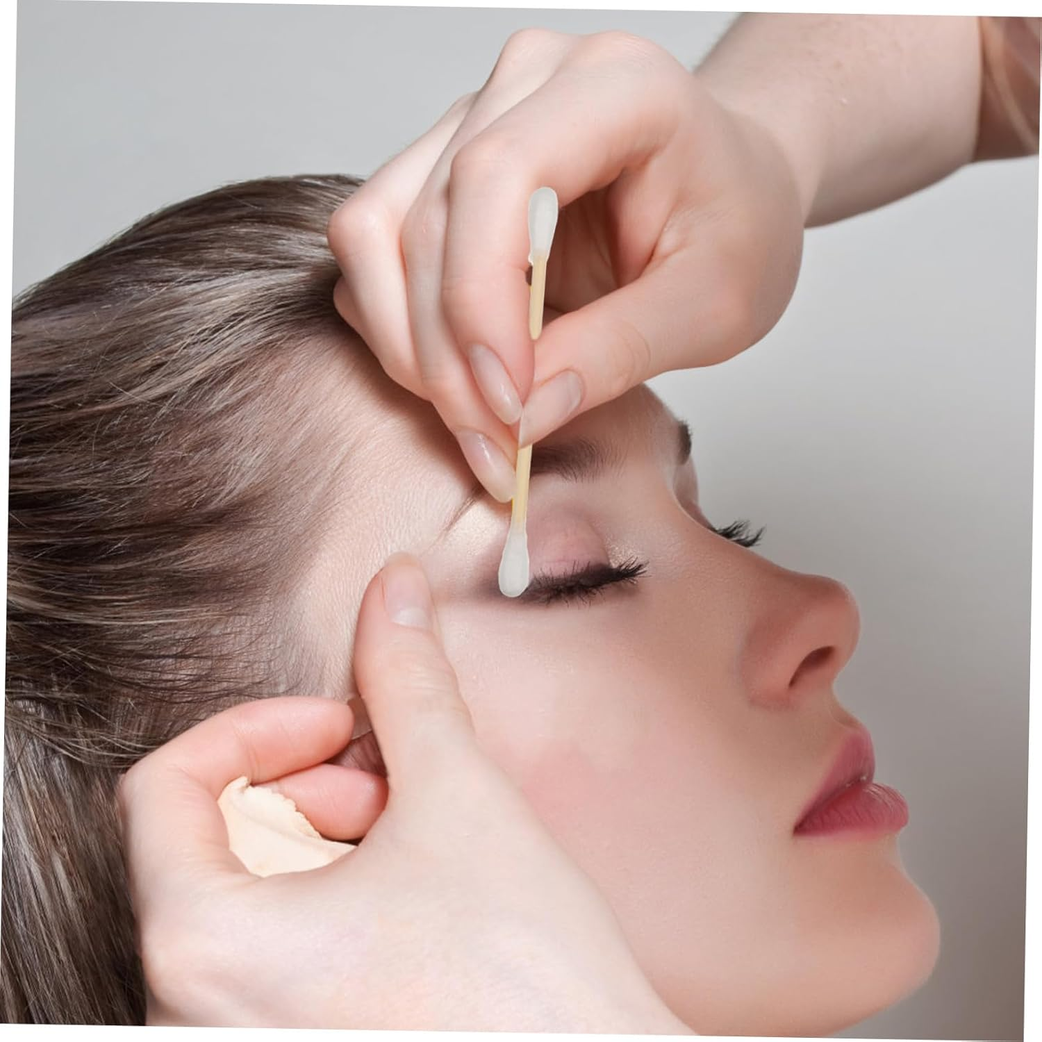 100Pcs Multifunctional Cotton Ear Swabs Disposable Dual-Head Cotton Swabs Wooden Handles for Makeup and Delicate Surface Cleaning for Electronics and Ear Wax Removal