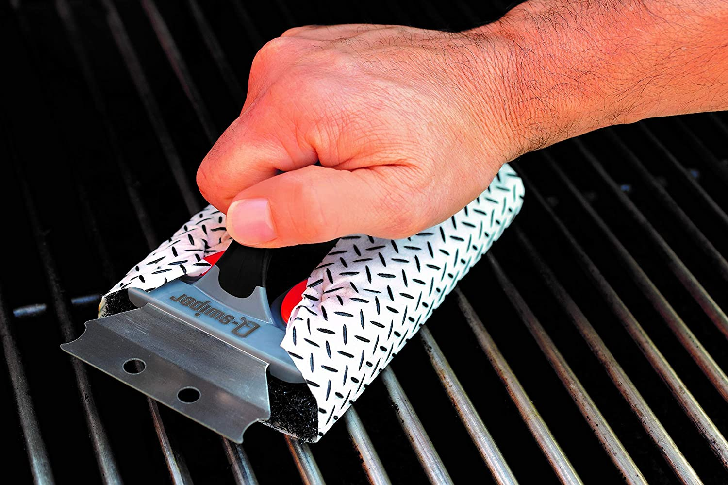 Q-Swiper BBQ Grill Cleaner Set - 1 BBQ Brush with Scraper and 25 BBQ Grill Cleaning Wipes. Bristle Free & Wire Free. Safe Way to Remove Grease and Grime for a Clean and Healthy Grill! image number 1