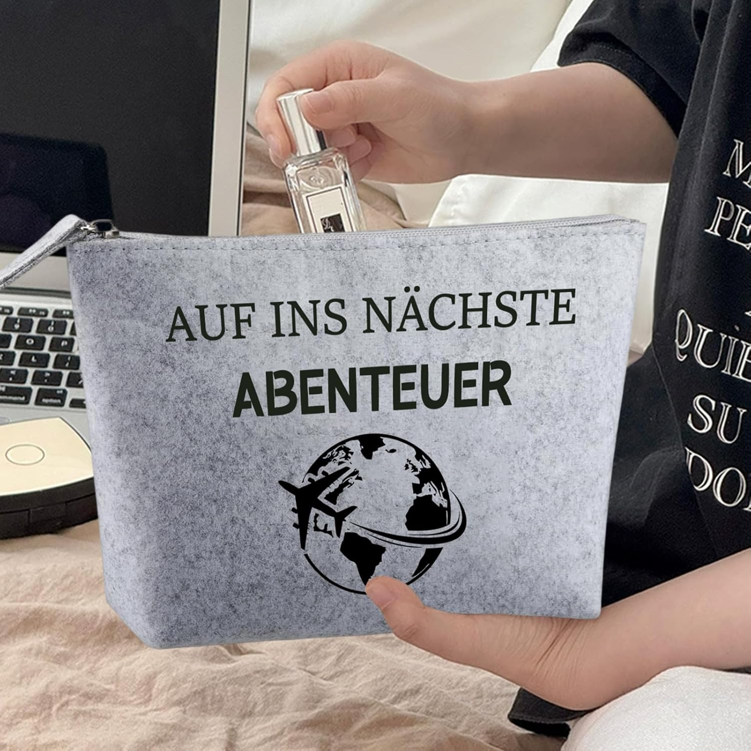 Set of 3 Travel Cosmetic Bag with Angel Amulet Key Ring, Portable Toiletry Bag, Cosmetic Bag, Small Travel Gifts for Women, German, Leisure image number 1