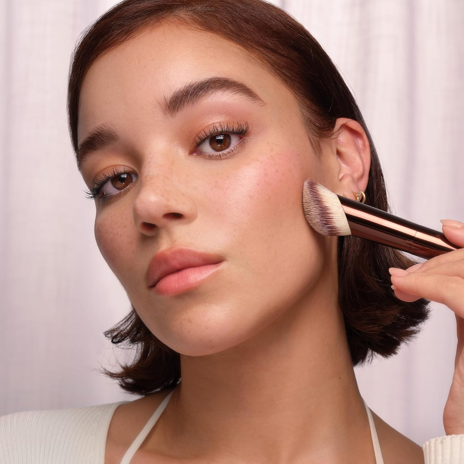 Hourglass Ambient Soft Glow Foundation Brush