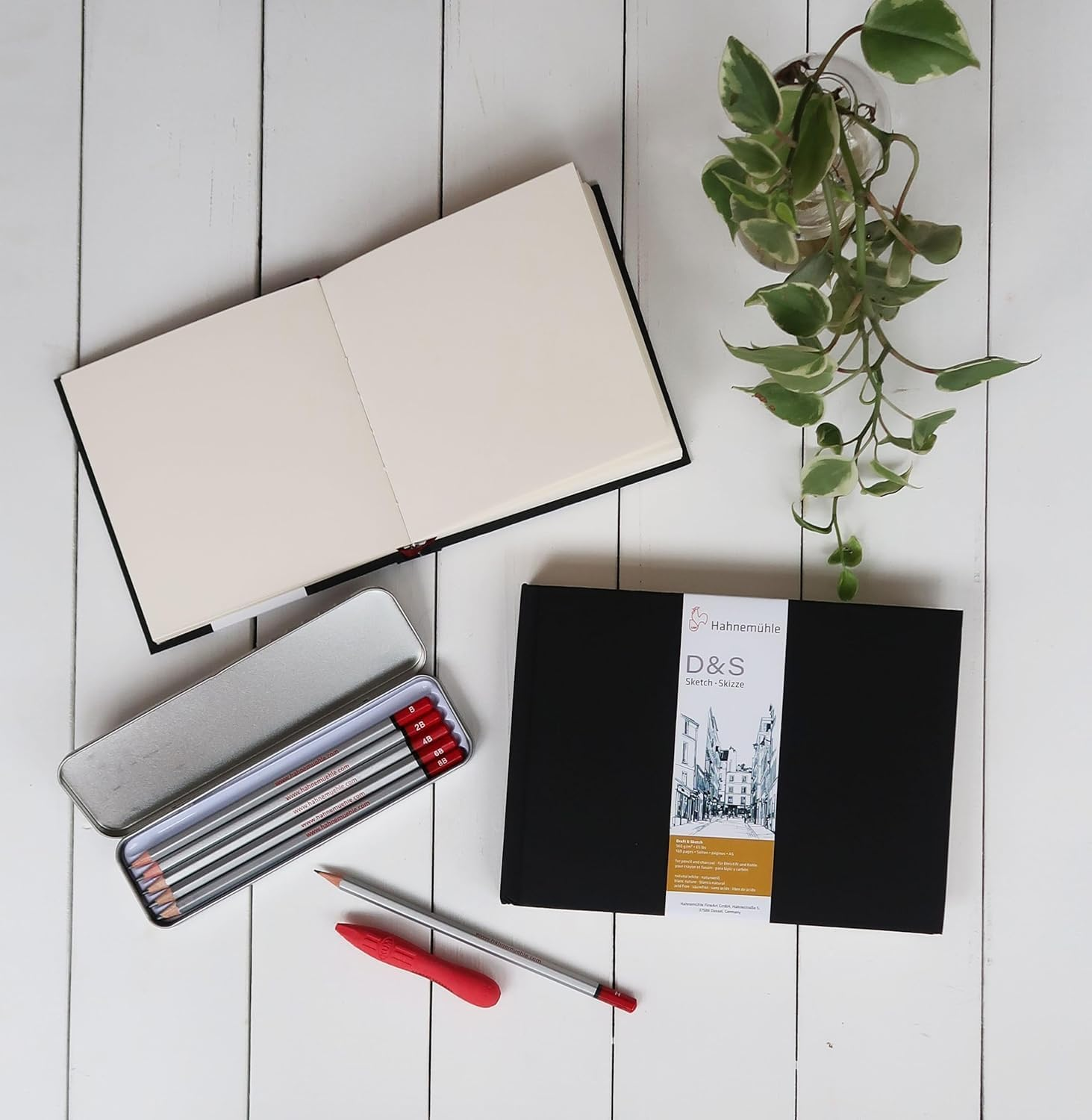 Hahnemuhle A4 140GSM Portrait Sketchbook, Black image number 1