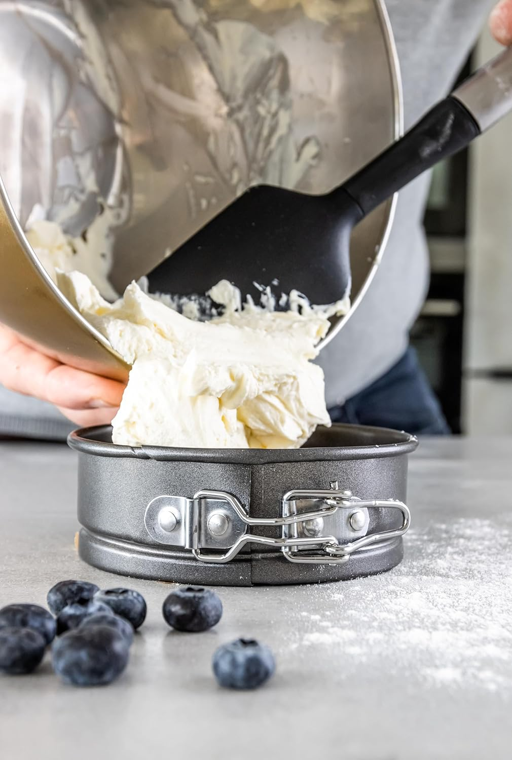 Mastercraft Heavy Base Springform round Cake Pan 11Cm image number 1