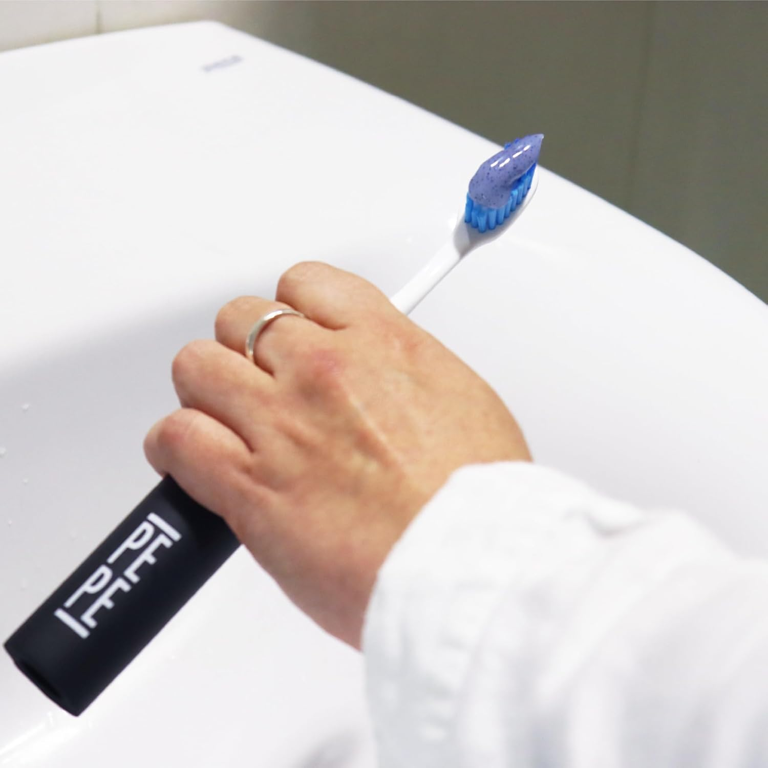 PEPE Grip Aids for Seniors (Pack of 6, 3 Different Formats), Handle Thickening for Cutlery 12 Cm, Arthritis Grip Thickening, Handle Thickener for Cutlery, Toothbrush, Pens Black, White, Blue image number 4