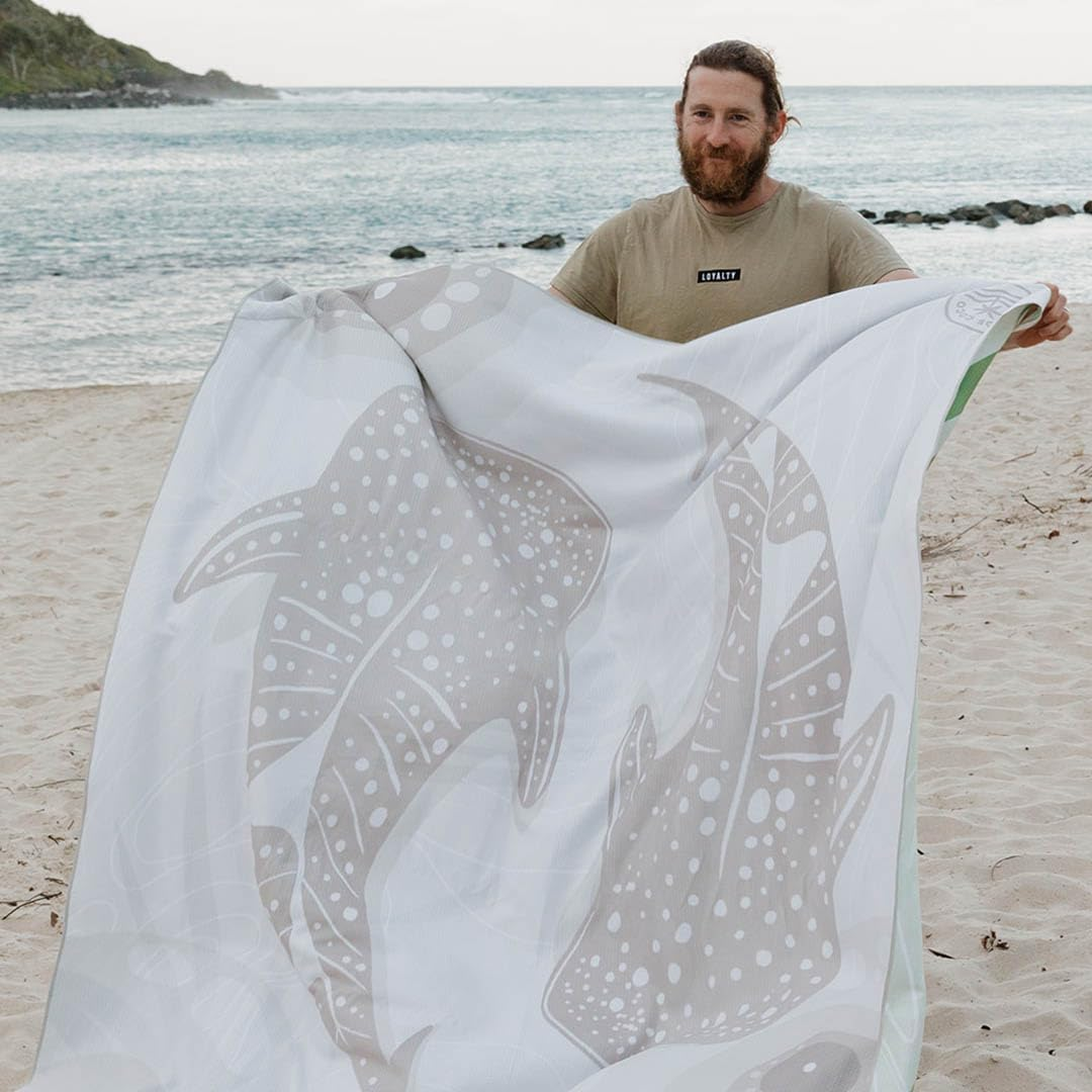 Sand Free Beach Towel Ningaloo Whale Shark Design Quick Drying Reversible Double Size (180Cm X 160Cm) image number 2