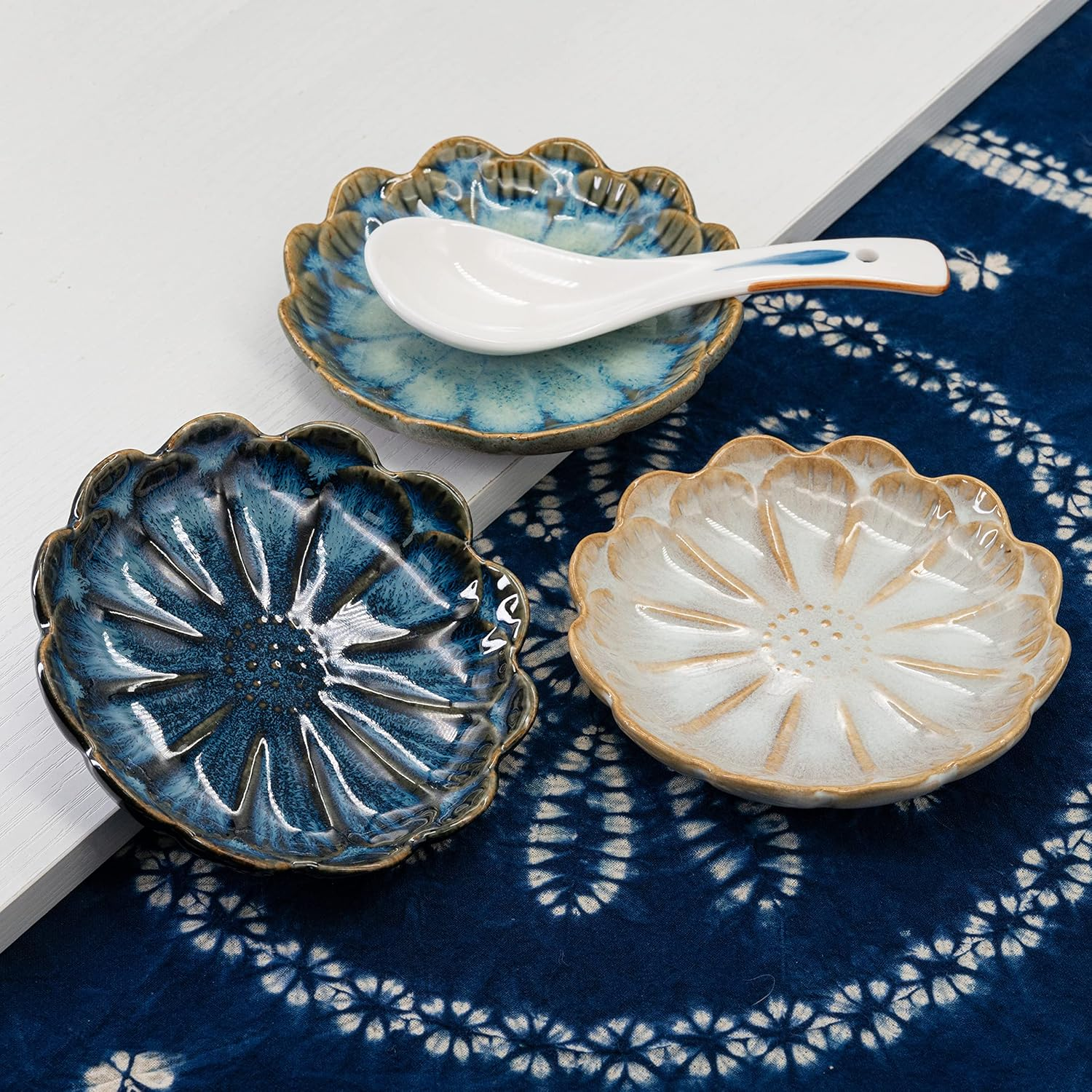 LINXUXIE Ceramic Stable Spoon Rest 3PCS Multifunctional Glaze Ceramic Dinner Plates Set Heat Resistant Porcelain Spoon Utensil Holder in Kitchen Counter Kitchen Dining Table Decor (Sunflower 3PCS) image number 2