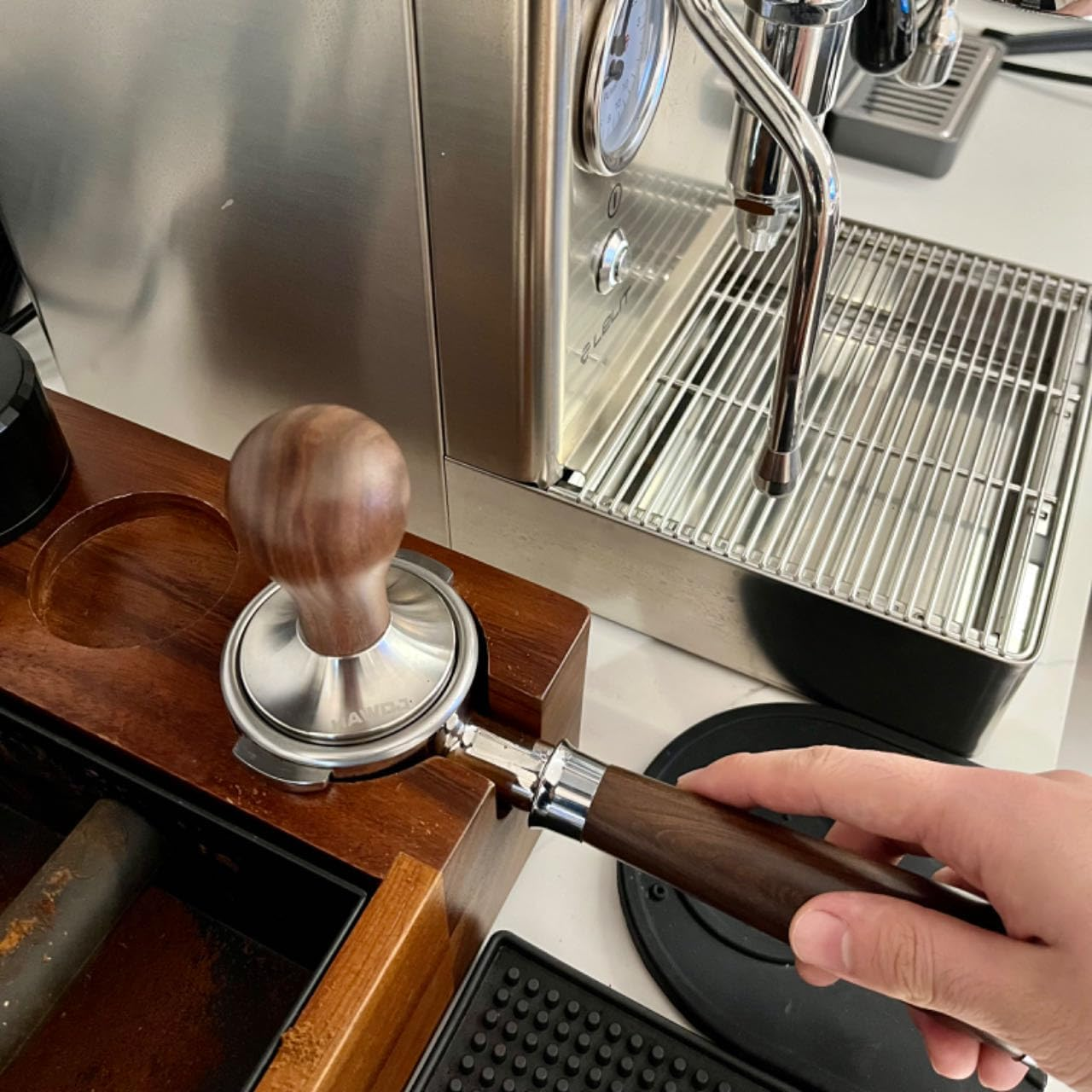 Classic Wood and Stainless Steel 58Mm Coffee Tamper - Timeless Espresso Tool for Coffee Enthusiasts and Baristas image number 4