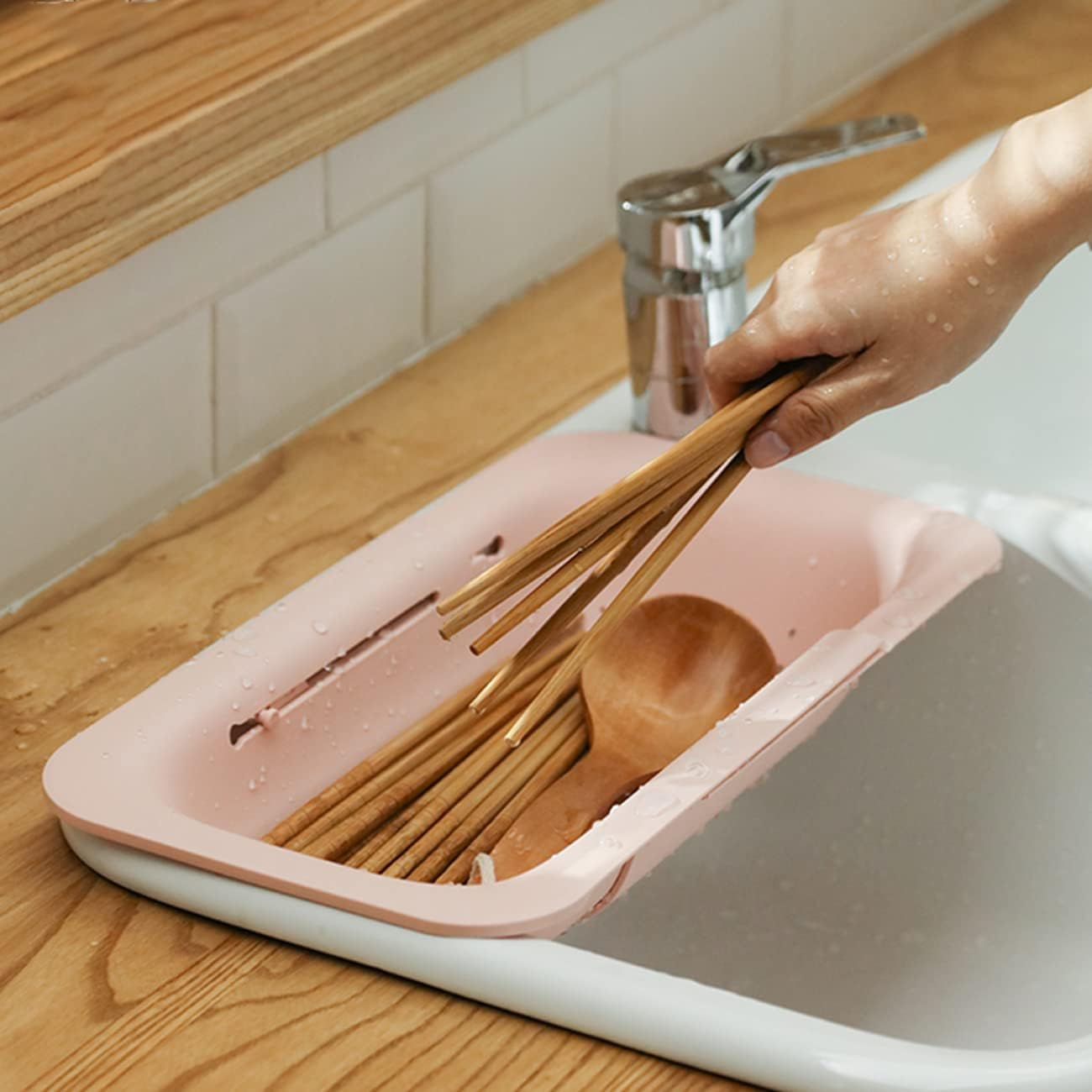 Over the Sink Colander Strainer Basket, QNLEMON Retractable Strainers for Cleaning Fruits and Vegetables, Draining Pasta, Home Kitchen Essentials (Pink) - Grey image number 3