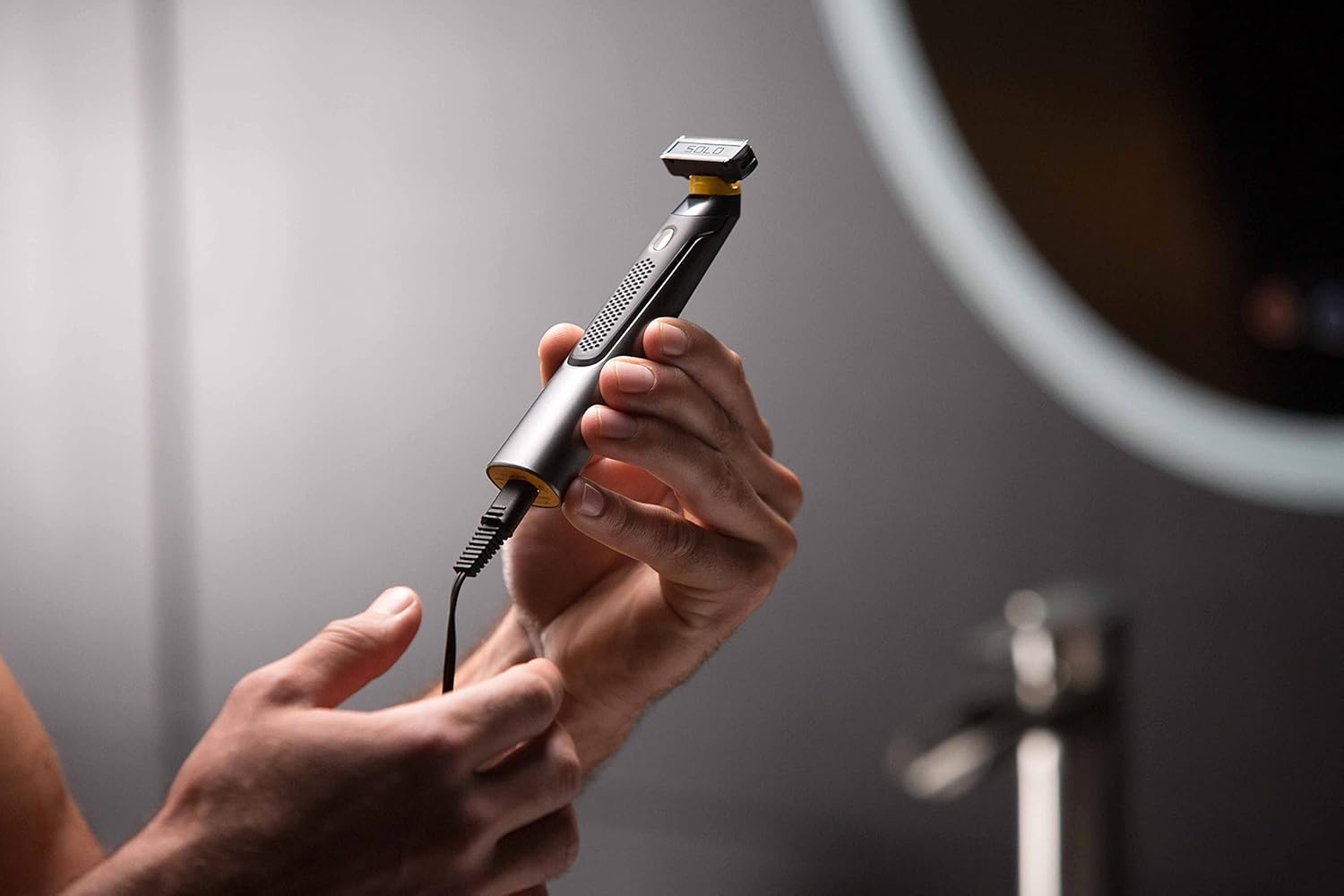 Microtouch Titanium Solo Rechargeable Full Body Groomer, Precision Powered, Dual-Sided Titanium Coated German Stainless Steel Blades, Attachable Pro Grooming Guides image number 4