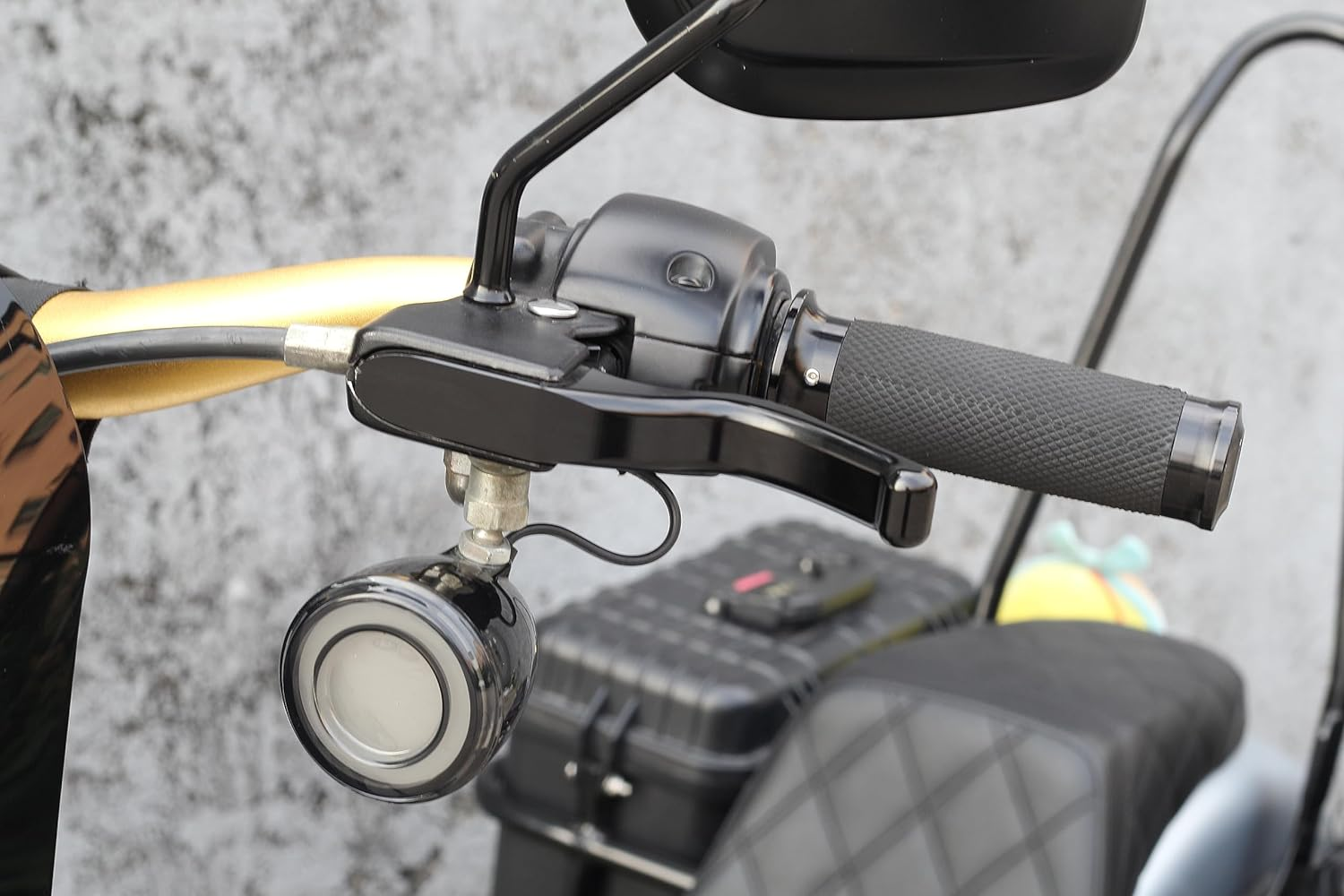 3 Finger 5.9" CNC Shorty Hand Control Lever Kit Brake Clutch Levers Fit for Harley Softail Low Rider S Sport Glide Standard Street Bob 2015-2024 image number 4