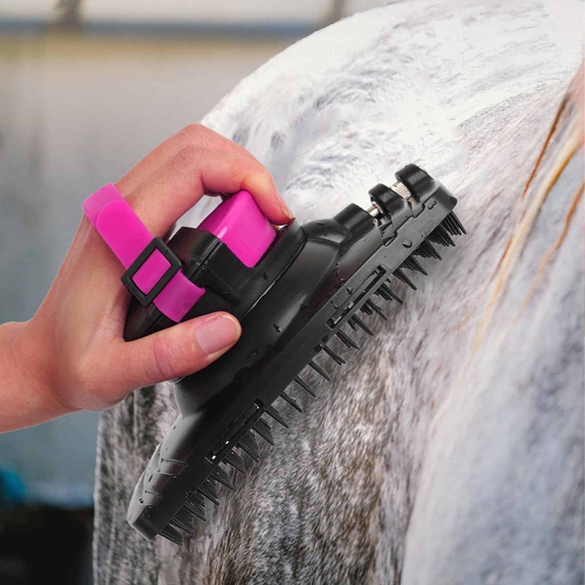 AIMALL Horse Bath Massage Brush with Water Spray Function 7.16X4.17X3.14In Grooming Tool for Equestrian Supplies Harness Cleaning Pet Washing Scrubber with Reservoir Strap image number 3