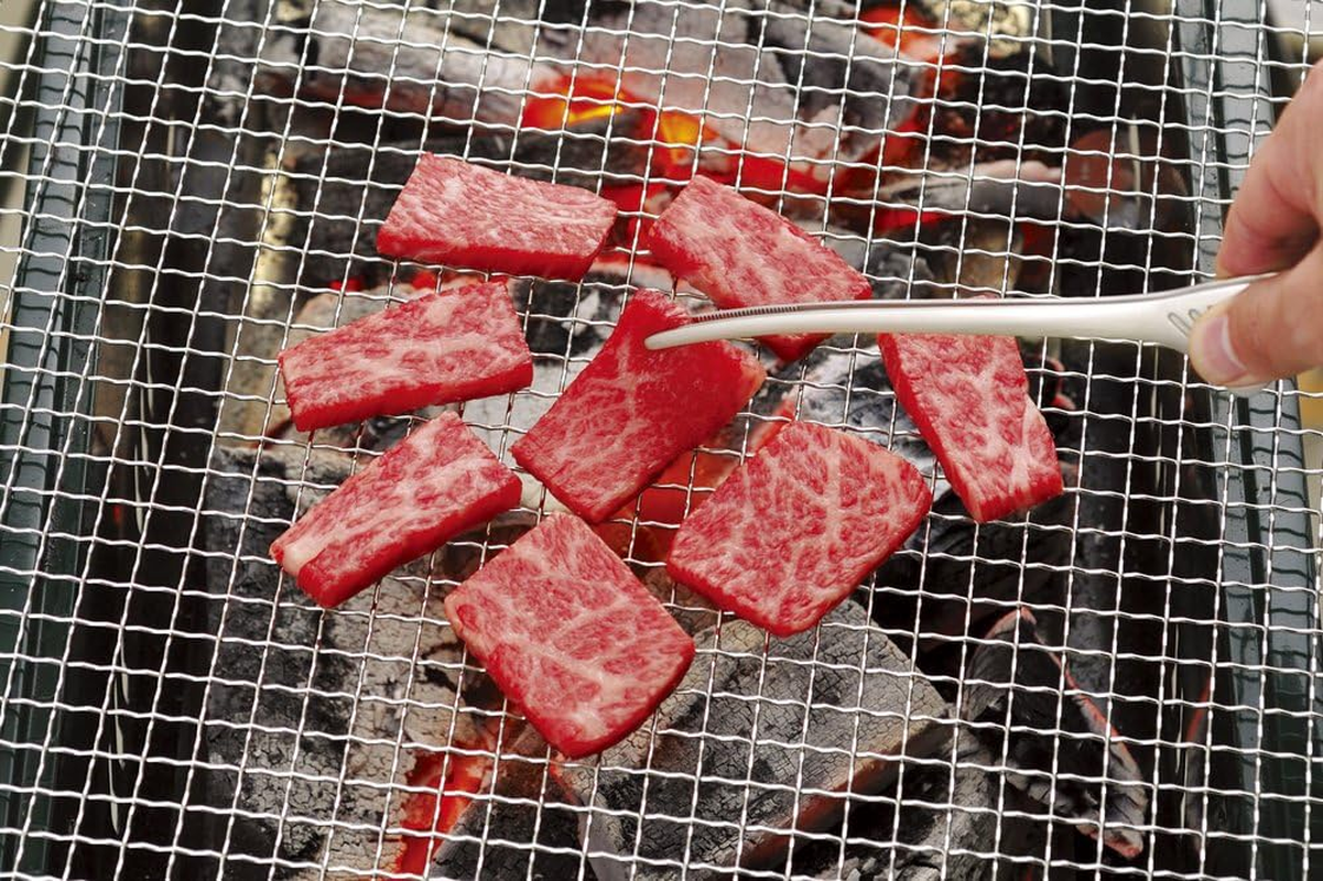 Yoshikawa 3072010 Yakiniku Tongs, Silver, Total Length 9.5 X Width 1.6 X Height 1.4 Inches (24.2 X 4.2 X 3.5 Cm) image number 3