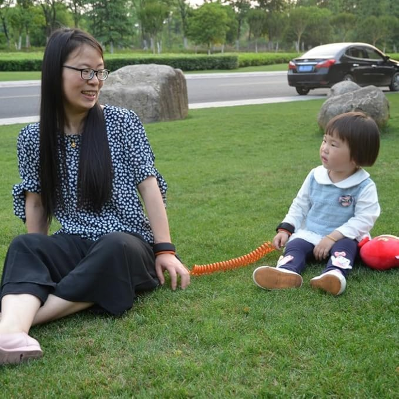 Fabselection 2 Pcs Anti-Loss Wrist Belt, 1.5 M Safety Anti-Lost Walking Hand Strap, 360&deg; Rotating Elastic Safety Wire Rope, Removable Bracelet with Safety Lock (Orange) image number 5