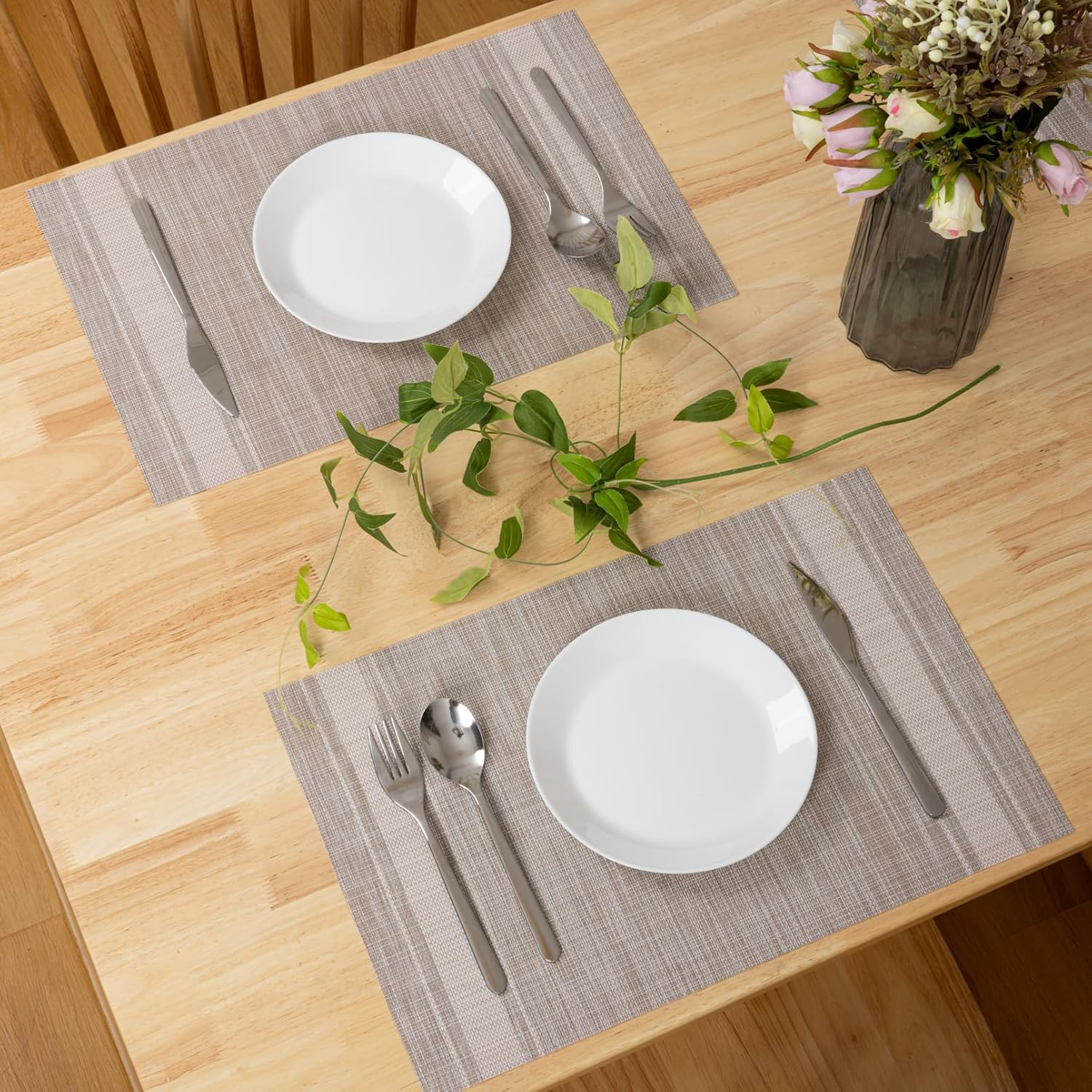 Placemats Set of 6, Heat & Stain Resistant Non-Slip Elegant Woven Vinyl Table Mats, Washable Table Mats for Dining Room Kitchen (Beige White)