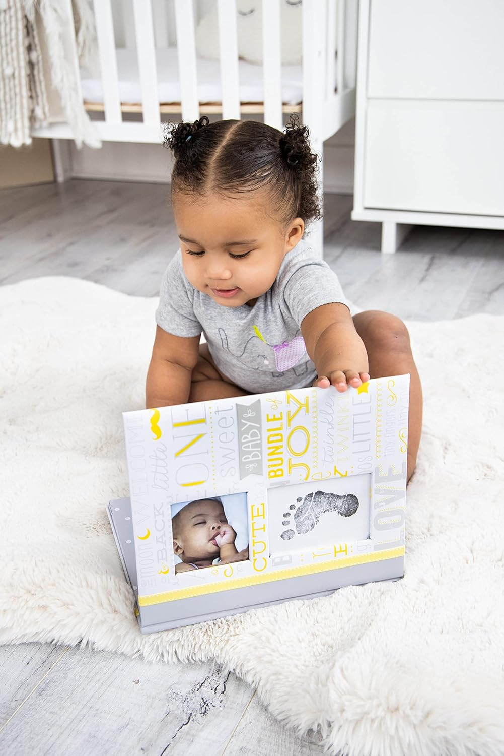 Pearhead Little Blossoms by Vintage Five Year Memory Book with an Included Clean-Touch Pad to Create Baby'S Handprint or Footprint, Yellow and Gray, 9X10.75X0.67 Inch (Pack of 1) image number 2