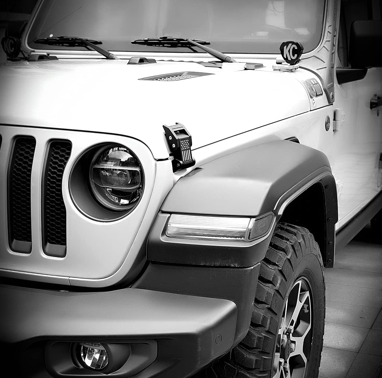 Seven Sparta Hood Latches Aluminum Hood Catch Compatible with Jeep Wrangler JK/JKU 2007-2017, JL/JLU 2018+ & Jeep Gladiator 2020+ (1 Pair) (Flag) image number 4