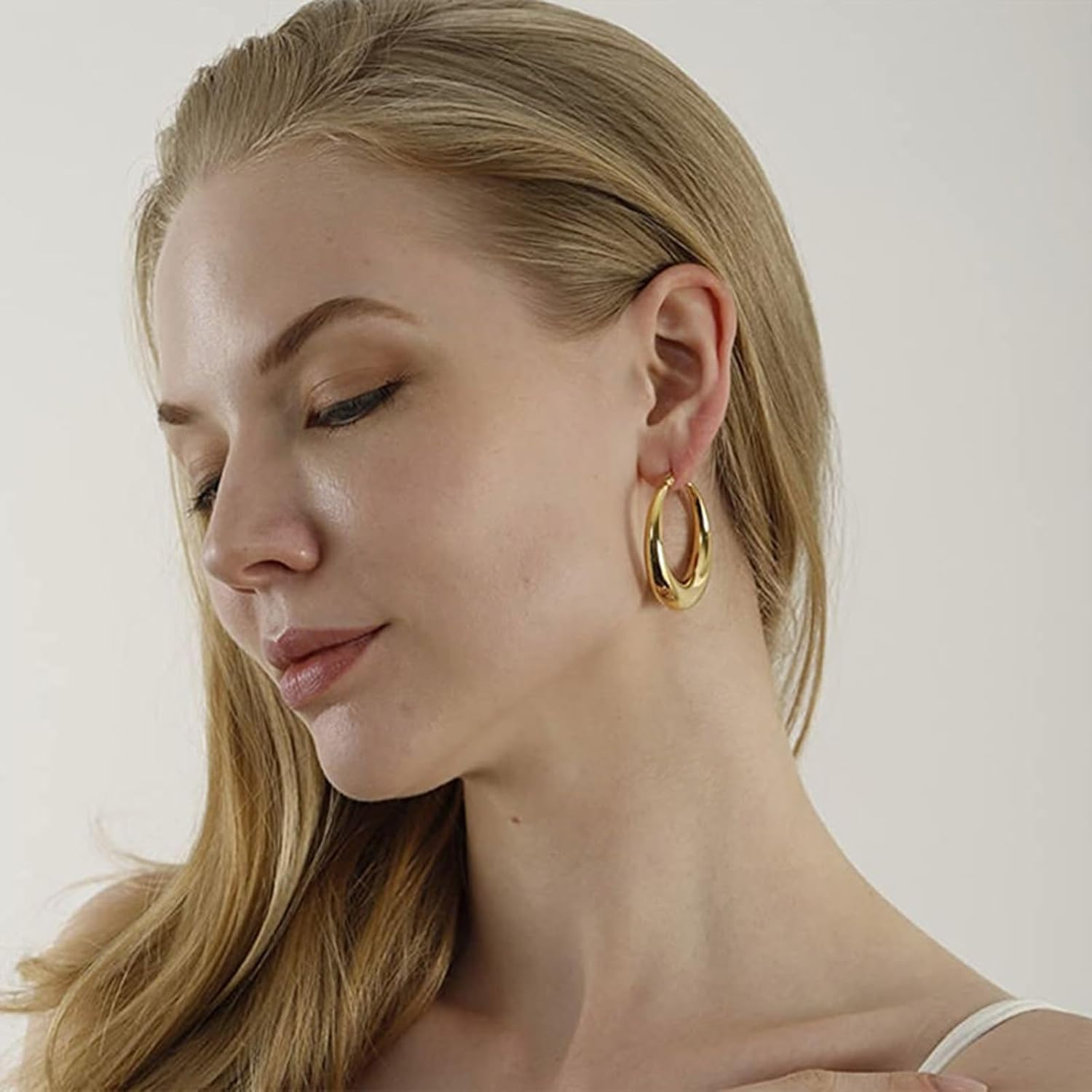 LIAN Chunky Gold Hoop Earrings 18K Real Gold Plated Large Thick Hoops Stainless Steel Lightweight Oval Hoop Earrings for Women Dainty Gold Earrings Jewelry Gifts for Teen Girls image number 6