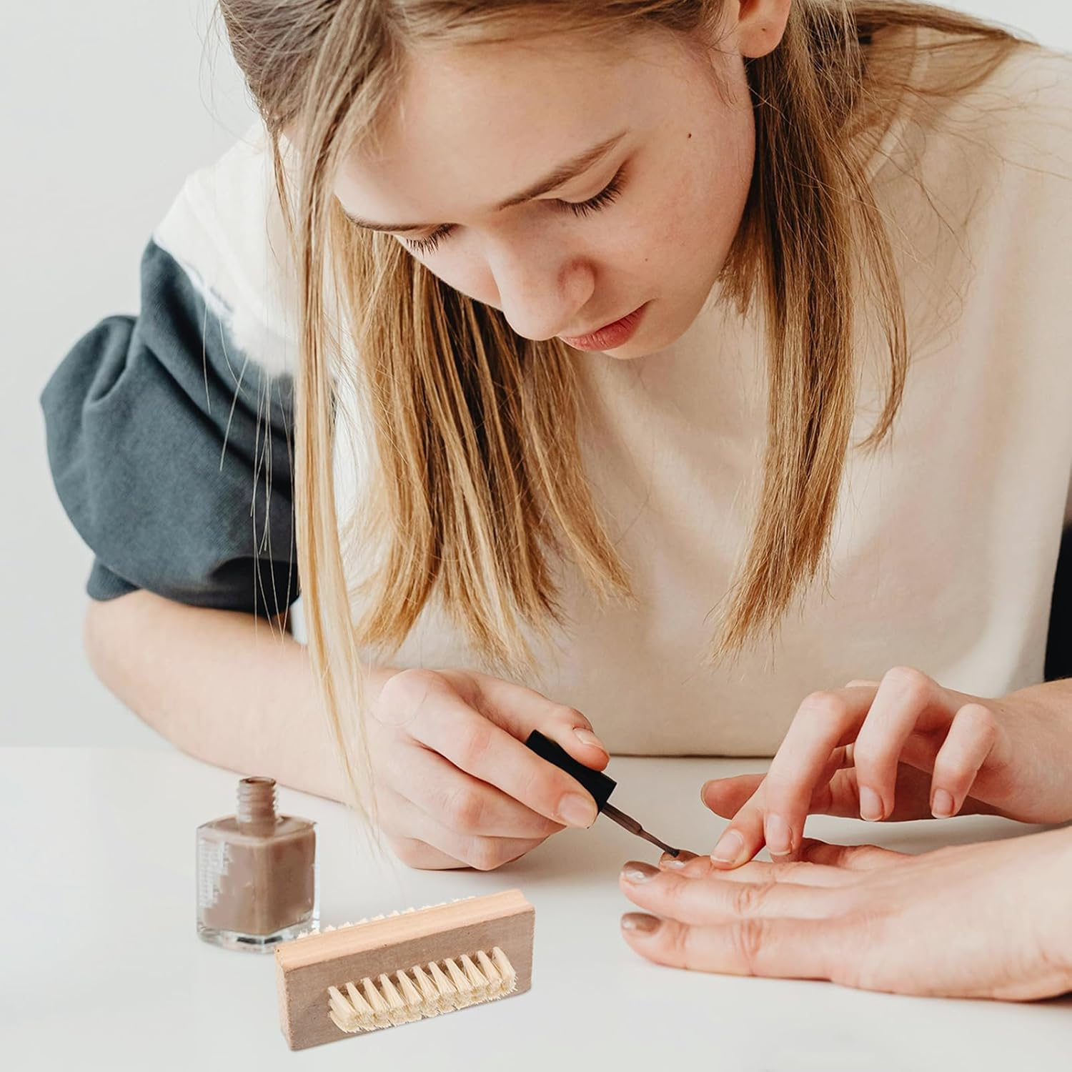 Healvian Wooden Handle Double Sided Nail Brush with Natural Bristle for Nail Cleaning Durable Nail Brush for Fingernails and Toenails image number 7