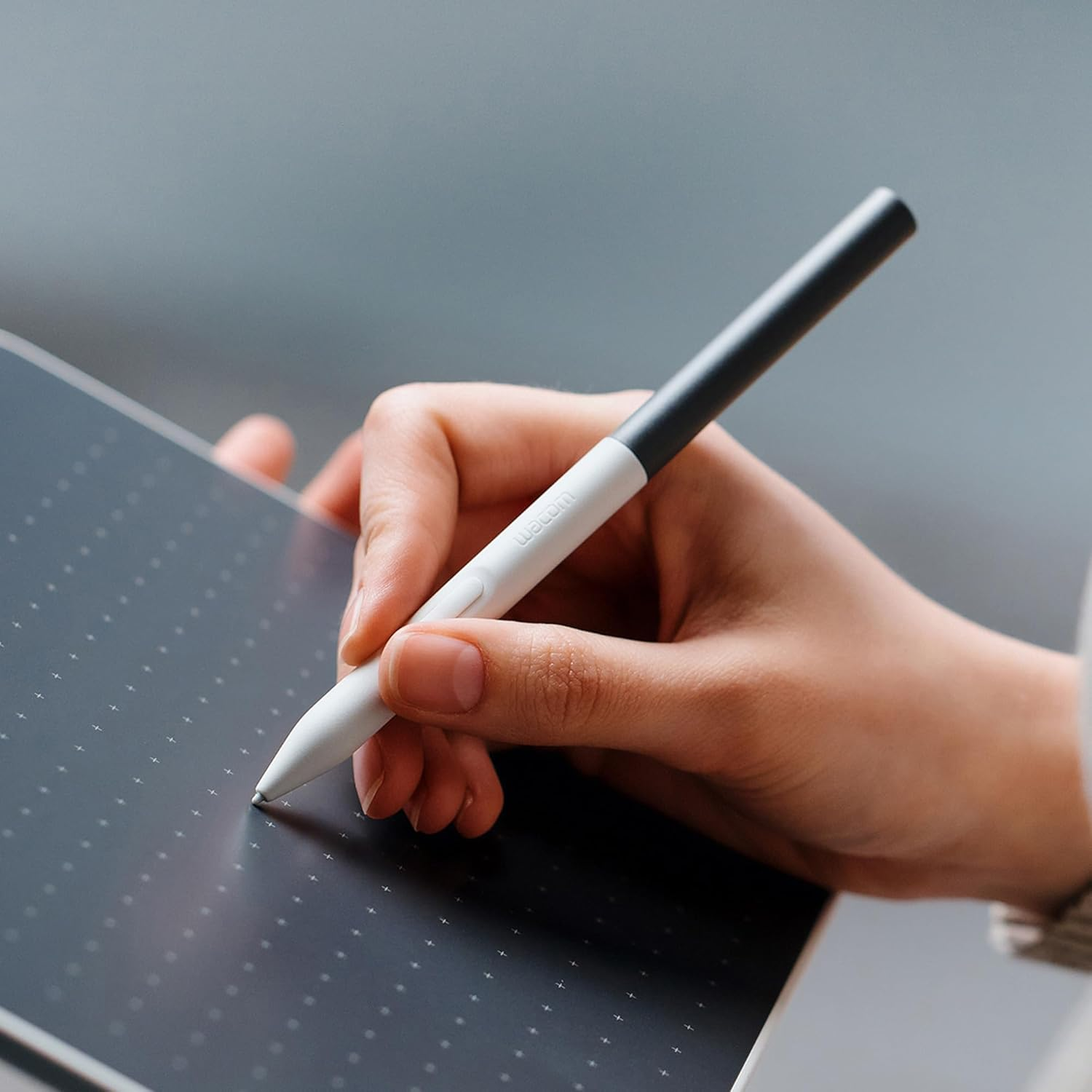 Wacom One Standard Pen (For 2023 Edition Wacom One Displays and Tablets), White Front/Gray Rear image number 2