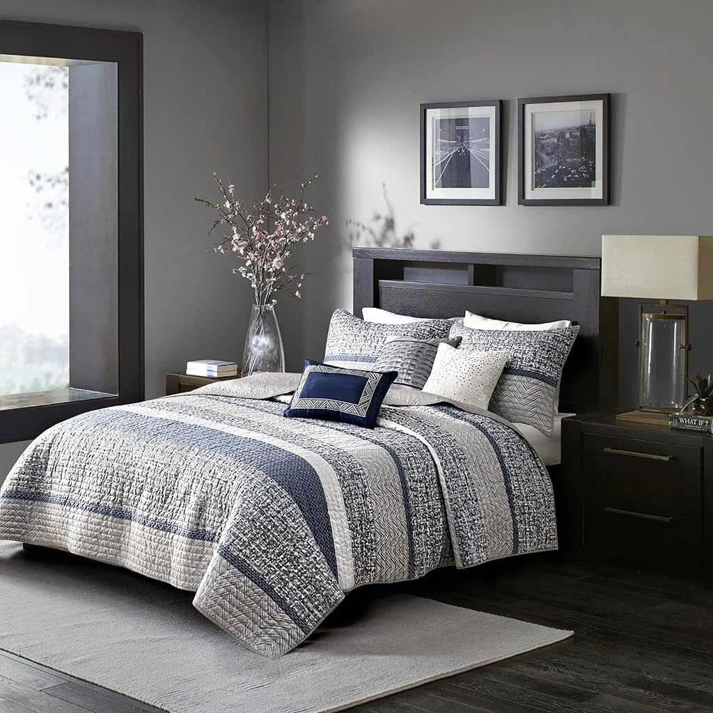 Madison Park Quilt Set Luxurious Jacquard Stripes Design - All Season, Coverlet Bedspread Lightweight Bedding Layer, Shams, Decorative Pillow, Full/Queen(90"X90"), Chevron Navy 6 Piece image number 7