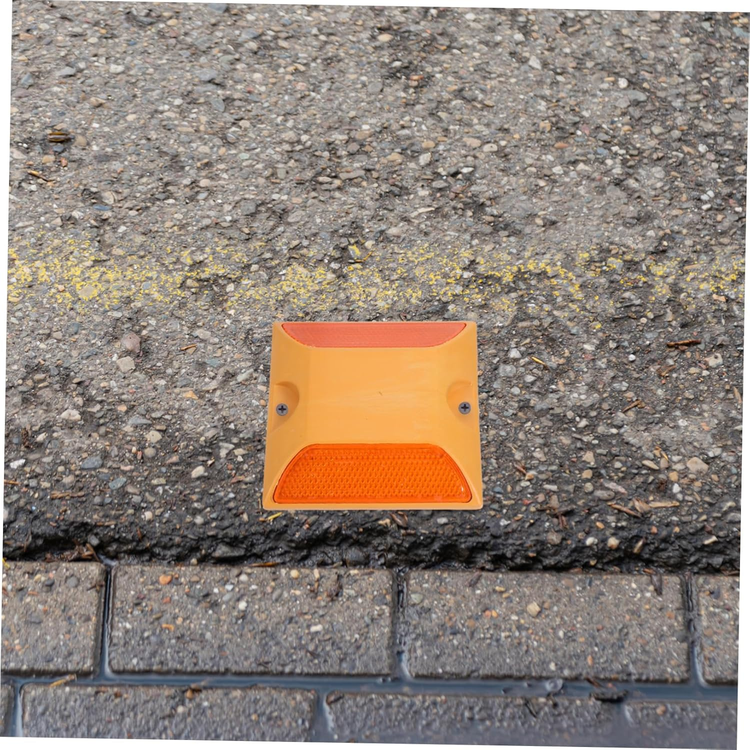 4Pcs High Reflective Plastic Road Studs Markers Pavement Reflective Dots for Driveway Safety