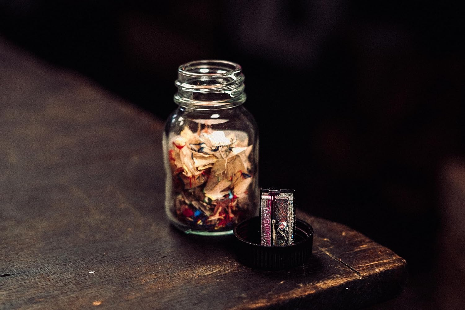 KUM GLASS BOTTLE MAGNESIUM BODY PENCIL SHARPENER. image number 1