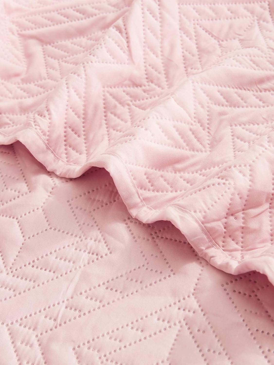 Techshining 3 Piece Bedspread Coverlet Set - Lightweight Microfiber & Cotton Fill, Reversible Pink Quilt with Pillow Shams for Twin, Full, Queen, King (Queen) image number 4