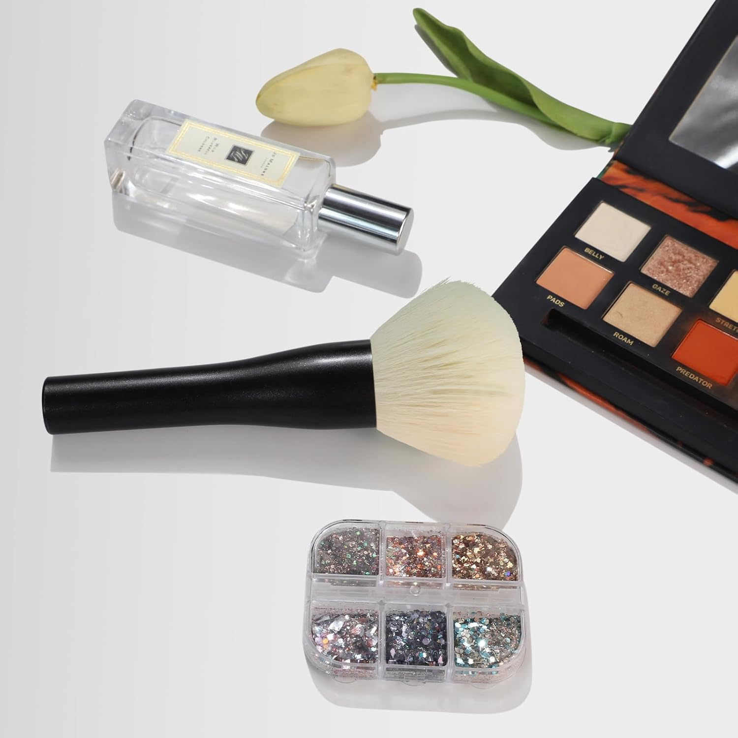 HEYMKGO Powder Makeup Brush - Full Face Powder Brush for Setting Powder, Bronzer, Blush, Blending, Buffing, Sculpting - Large Fluffy Kabuki Brush with Synthetic Bristles for Even Application image number 3