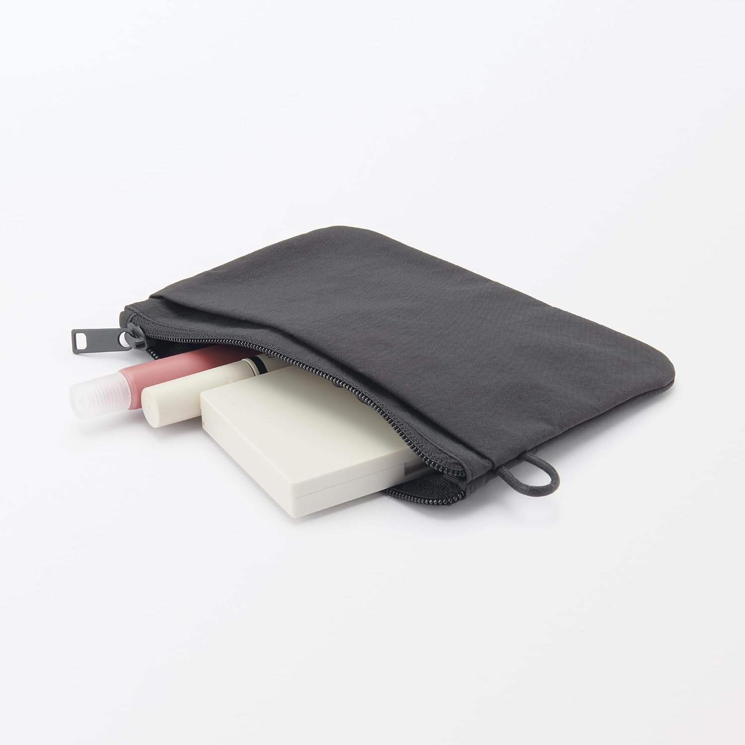 Muji Wrinkle Nylon Flat Pouch Medium image number 2