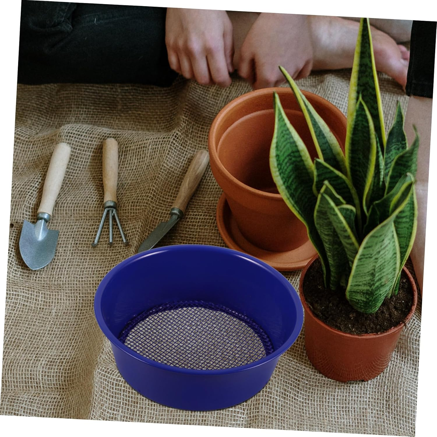 Kisangel Manual Soil Sifter for Garden Planting Fine Mesh Sieve Strainer Garden Sieve for Gardening Sifting Pan image number 6