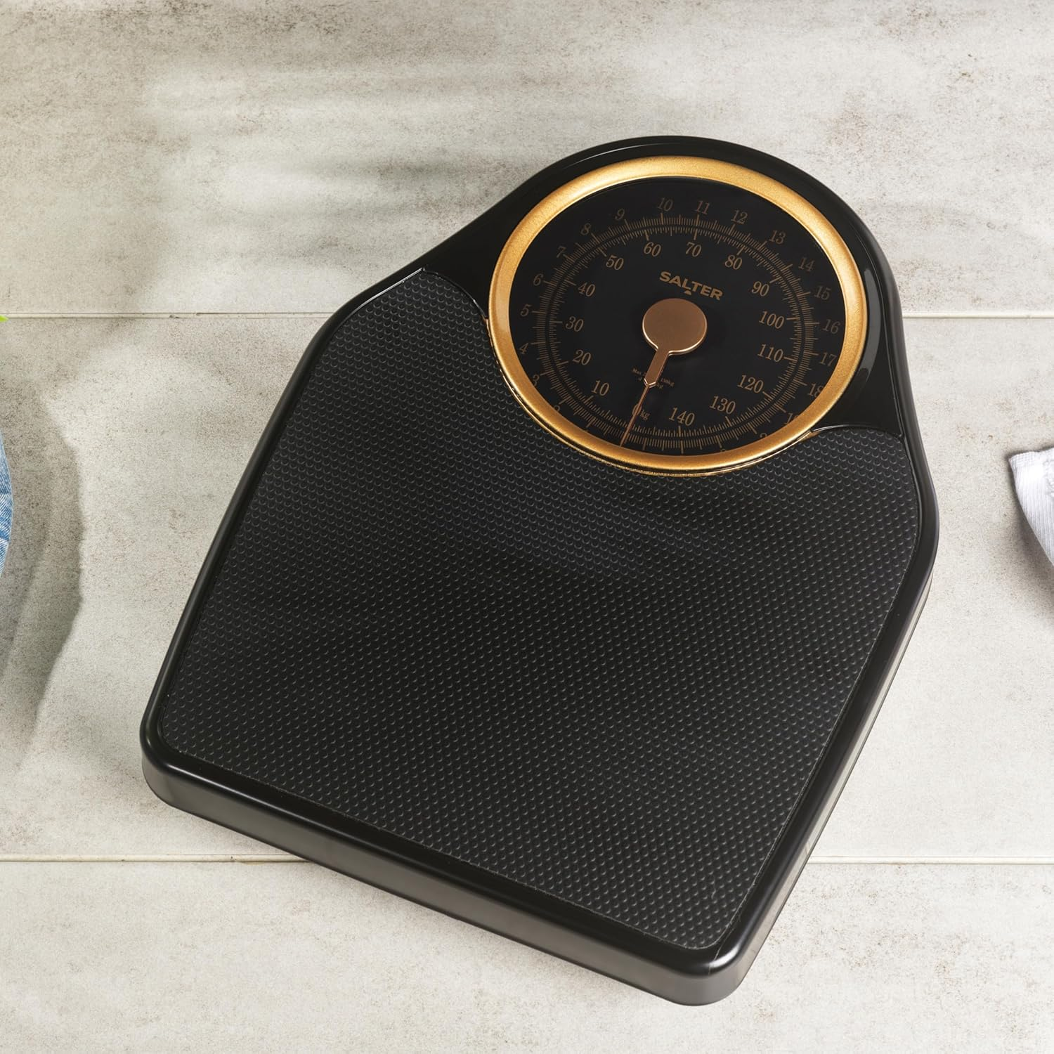 Salter 145 GFEU16 Mechanical Doctor Scales - Body Scales with 150 Kg Load Capacity, Body Fat Scales with Rotary Pointer, Body Weight Scales with Non-Slip Mat, No Batteries Required, Black/Gold - Rose Gold. image number 5