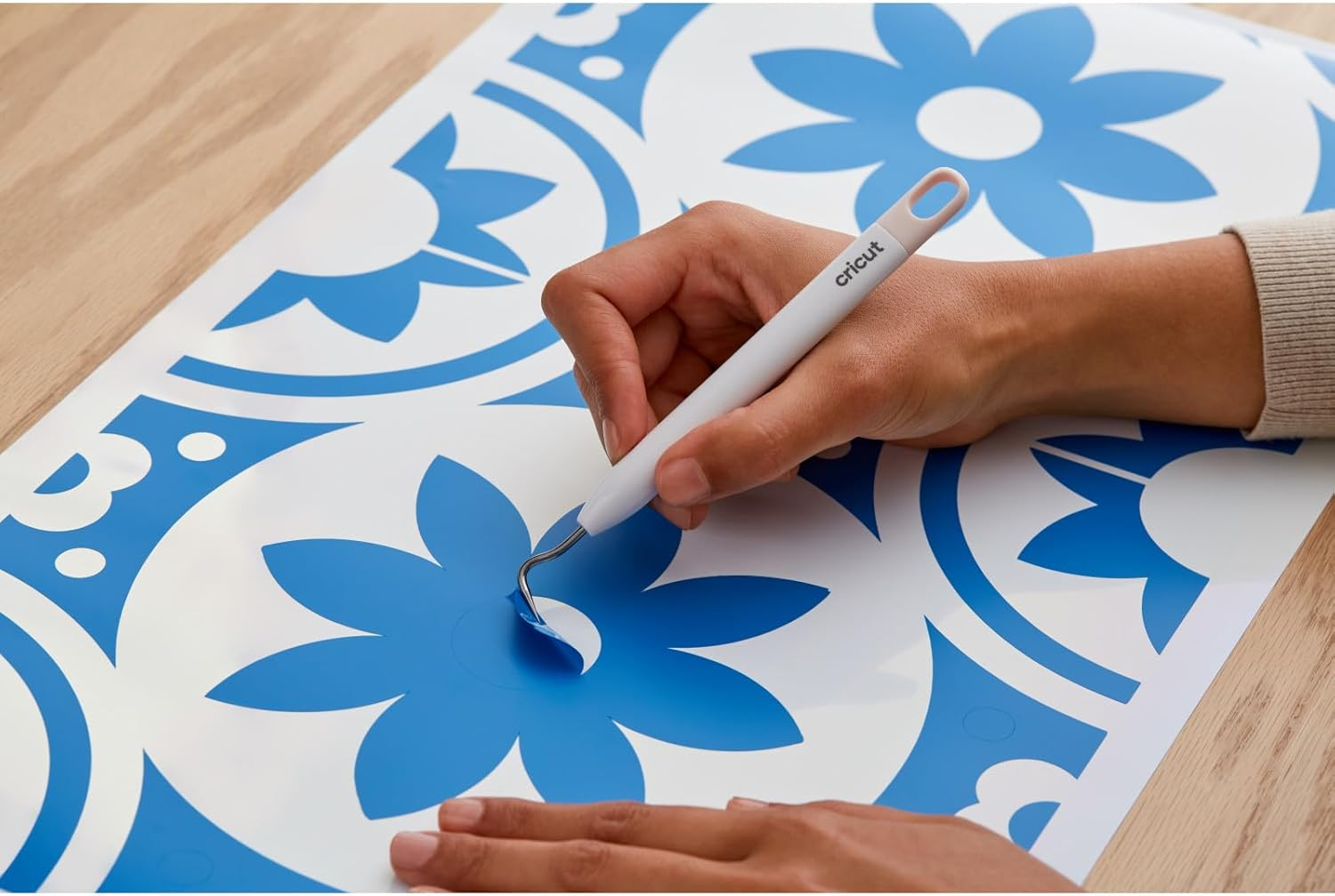 Cricut Basic Tool Set - 5-Piece Precision Tool Kit for Crafting and Diys, Perfect for Vinyl, Paper & Iron-On Projects, Great Companion for Cricut Cutting Machines, Gray - Grey image number 3