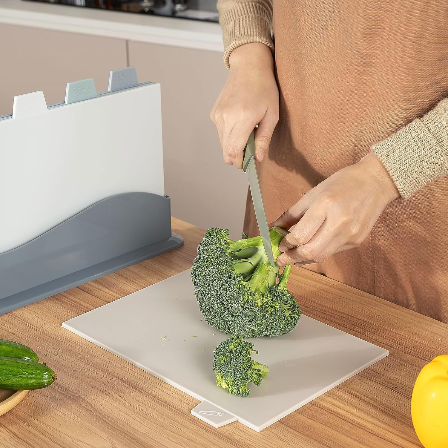 Chopping Board Set, 4Pcs Plastic Chopping Board with Storage Stand, Reversible Cutting Boards with Food Icons for Preparation of Vegetables, Meats image number 6