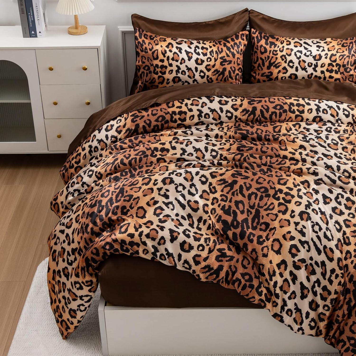 A Nice Night Leopard Printed，Satin Silky Soft Quilt Sexy Luxury Super Soft Microfiber Comforter Quilt Bedding Comforter Set Full/Queen, Light Weighted (Coffee, King(88-By-102-Inches))