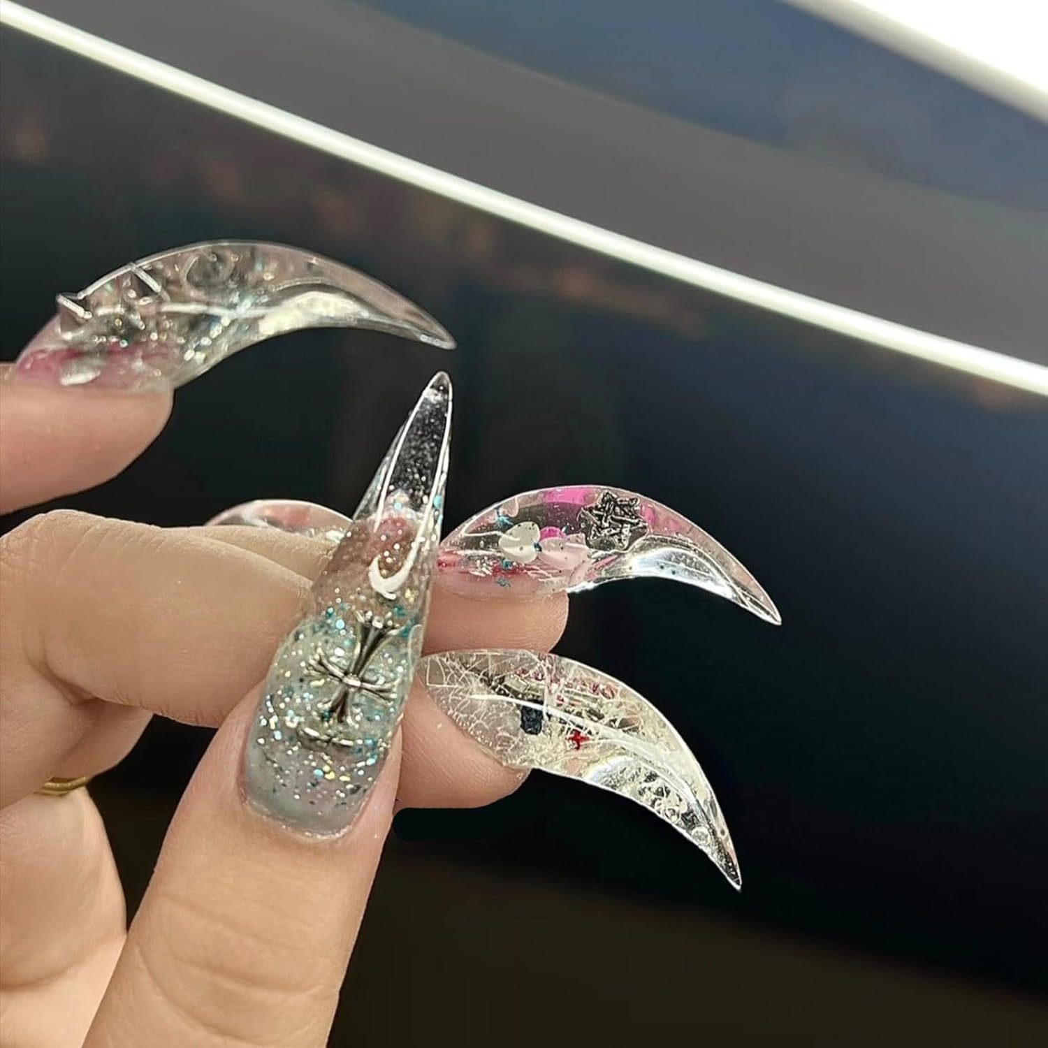 Dragon Claw Silicone Nail Mold - Precise Stamping Template for DIY Nail Art, Reusable Carving Tool for Home Salon & Professionals, Ideal for Nail Enthusiasts