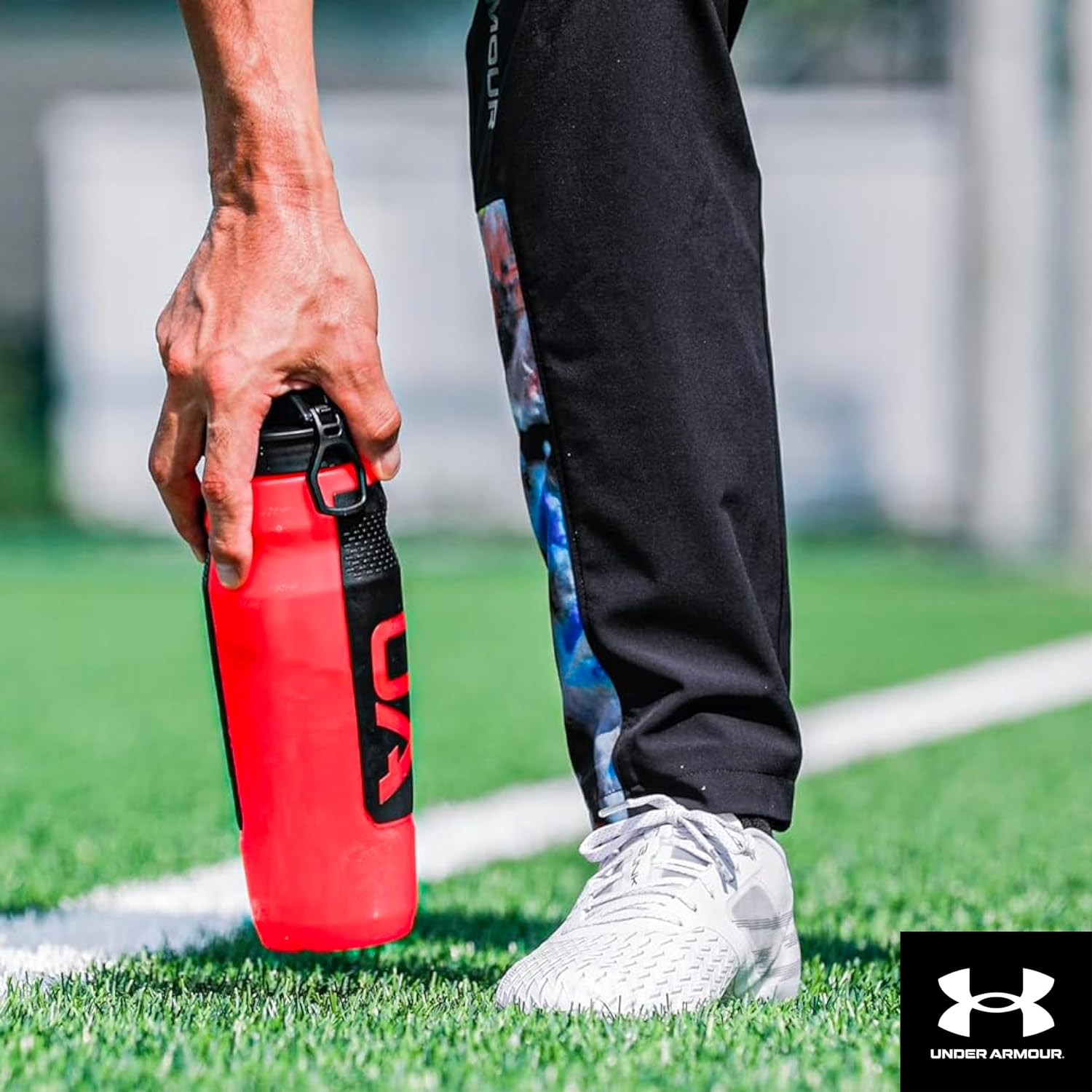 UNDER ARMOUR 32Oz Playmaker Squeeze Water Bottle - Cerise image number 3