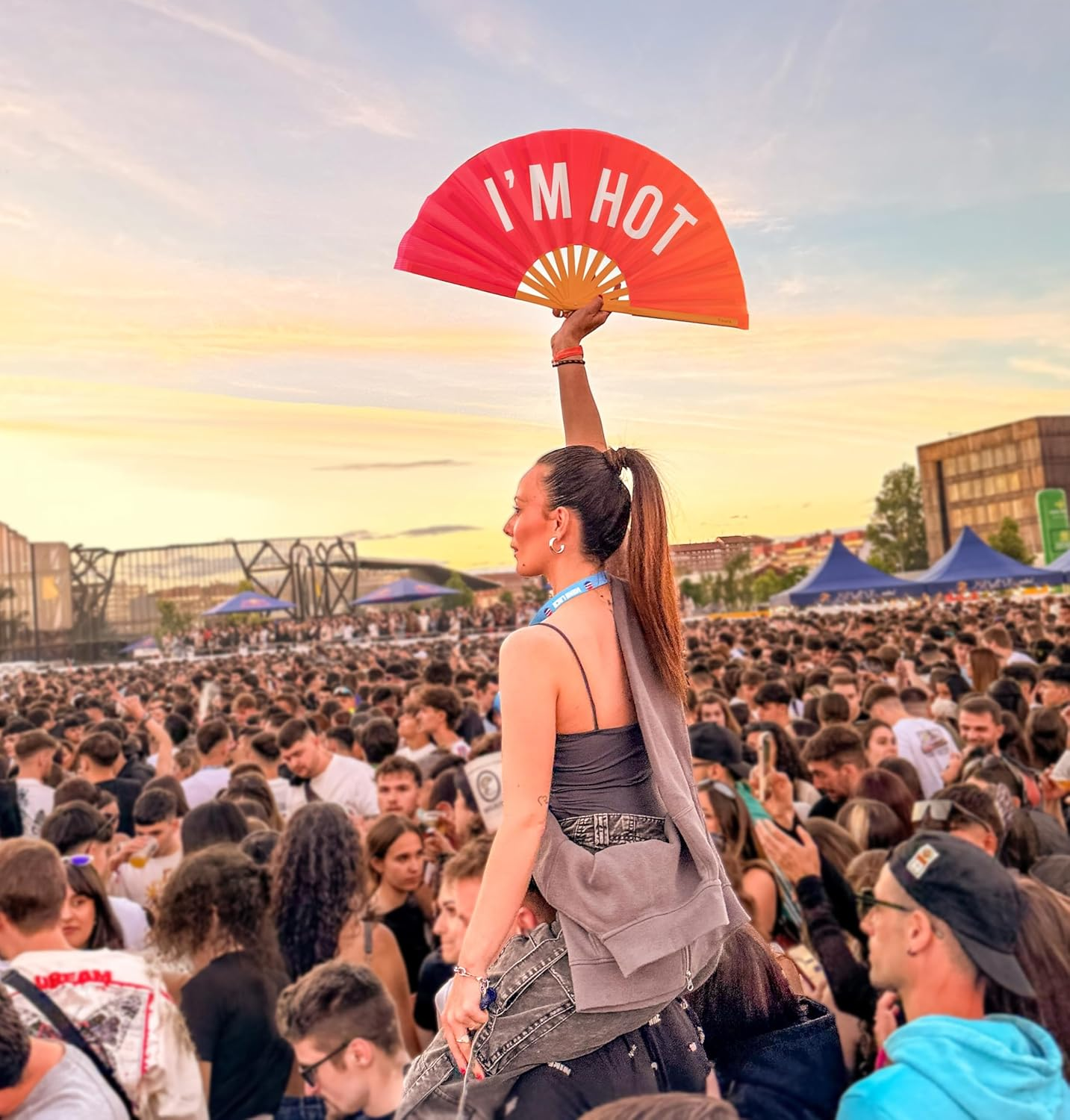 Fisura Large Folding Fan Original Fan with Large Lettering XXL Compartments Foldable Bamboo Fan 64 X 33 Cm (Hot, Pink)