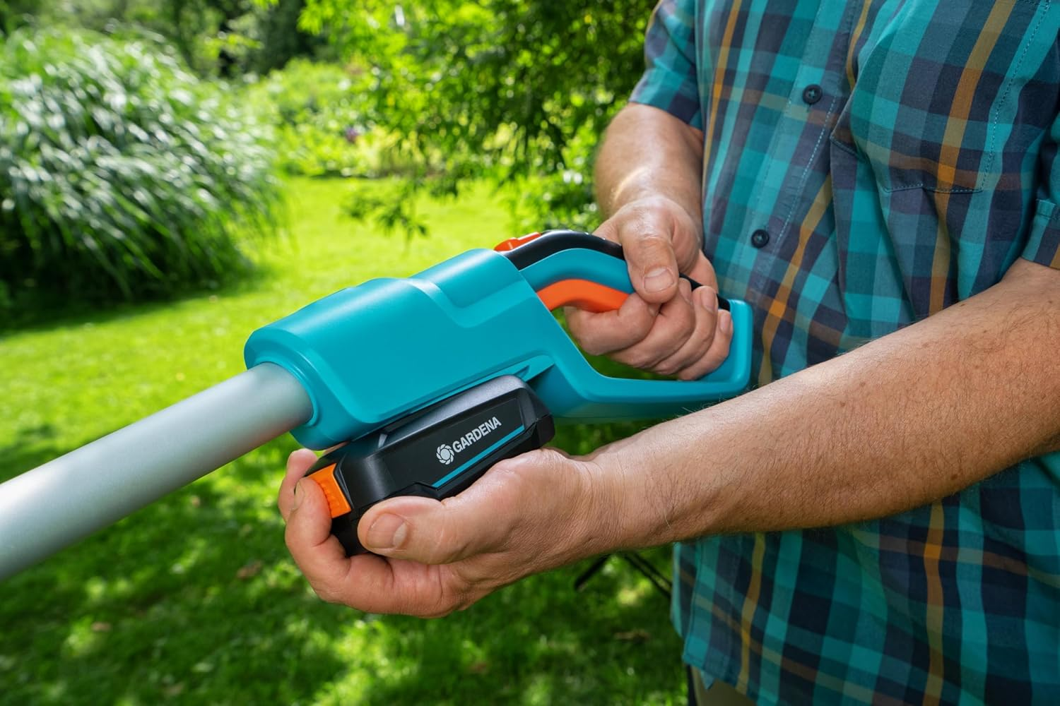 Gardena Battery Telescopic Hedge Trimmer THS 42/18V P4A Skin - Tool Only image number 1