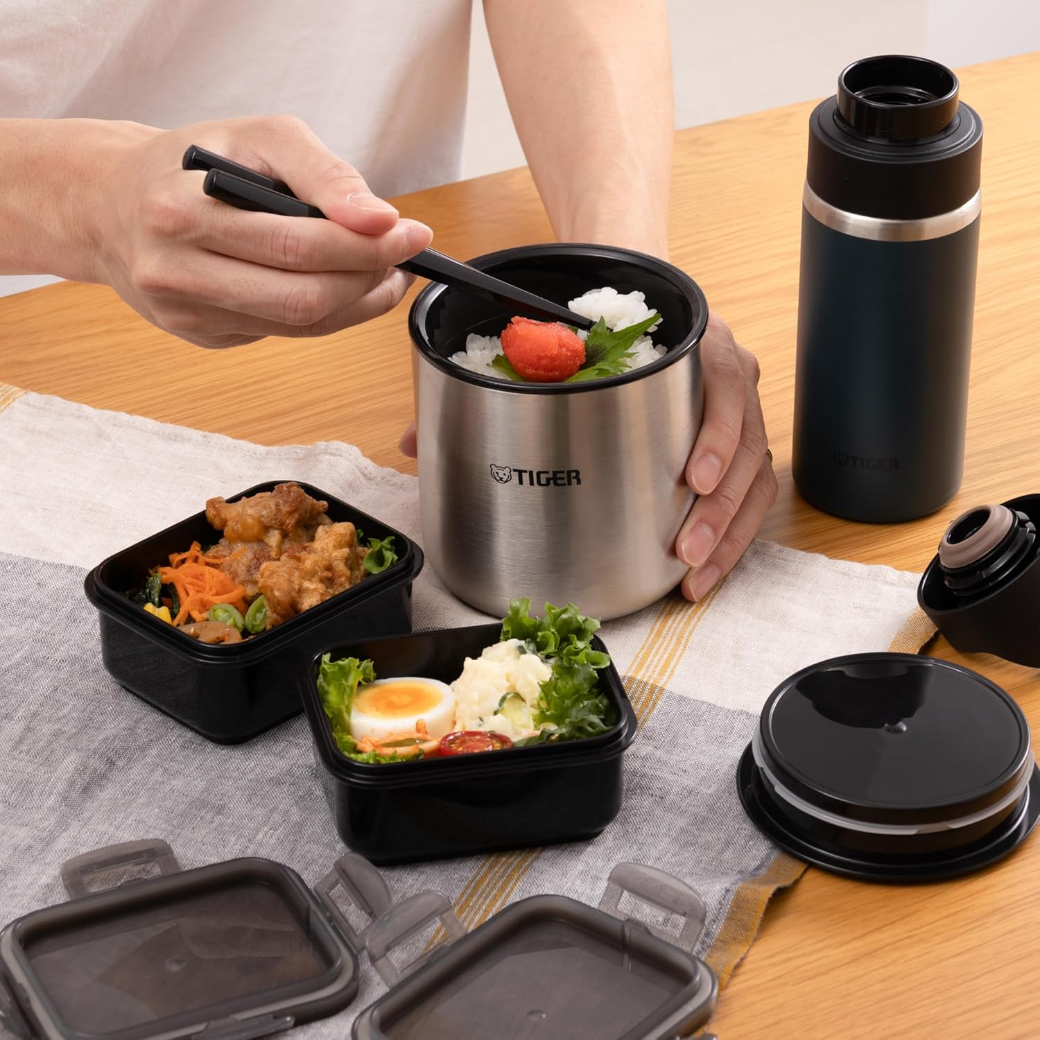 Tiger Thermos LWY-E461-K Tiger Thermos Thermal Lunch Box, Stainless Steel, Lunch Jar, Rice Bowl, Approx. 2.3 Cups, Includes Pouch, Black image number 2