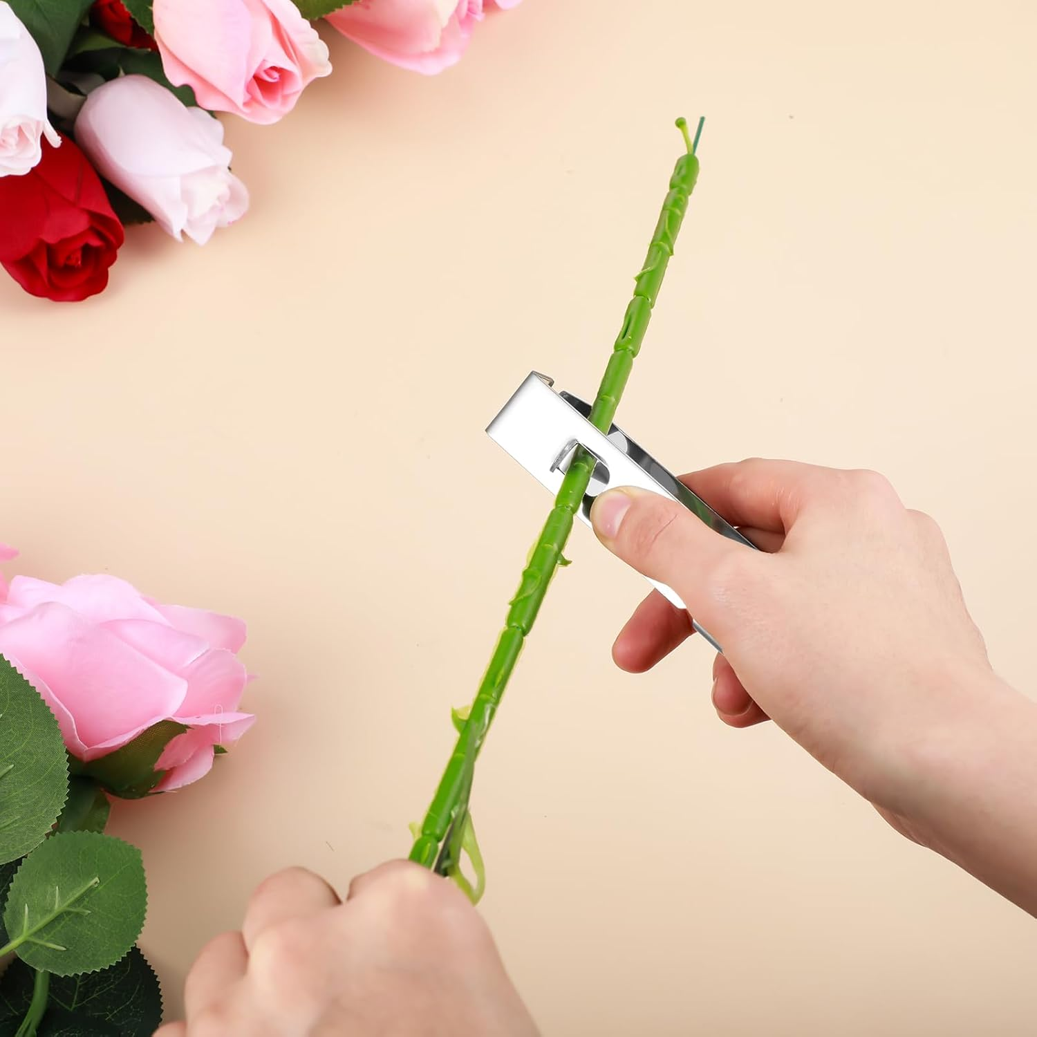 Gisafai 2 Pcs Rose Thorn Stripper Tool Thorn Remover Leaf Stripping Tool Stem and Leaf Remover Tool Metal Flower Stripper for Outdoor Gardening Flower Arrangement Florist Supplies image number 4