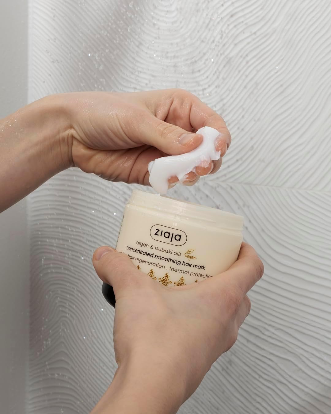 ZIAJA ARGAN and TSUBAKI OILS CONCENTRATED SMOOTHING HAIR MASK 200ML image number 4