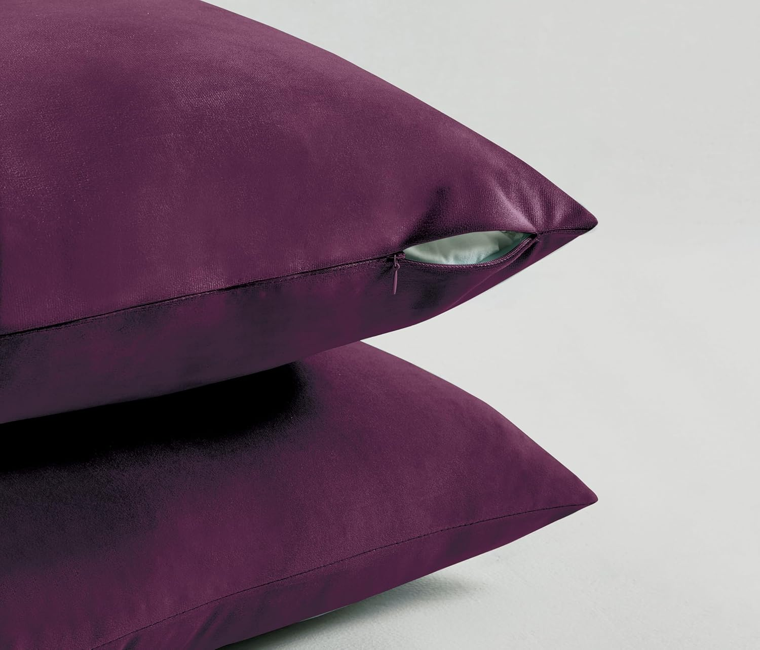 Gioia Casa Velvet Cushion Covers 45X45Cm Set of 2 &ndash; Soft Microfibre Throw Pillow Cases with Hidden Zipper &ndash; Square Decorative Cushion Covers for Couch, Bed, Sofa - Twin Pack (Plum) image number 5