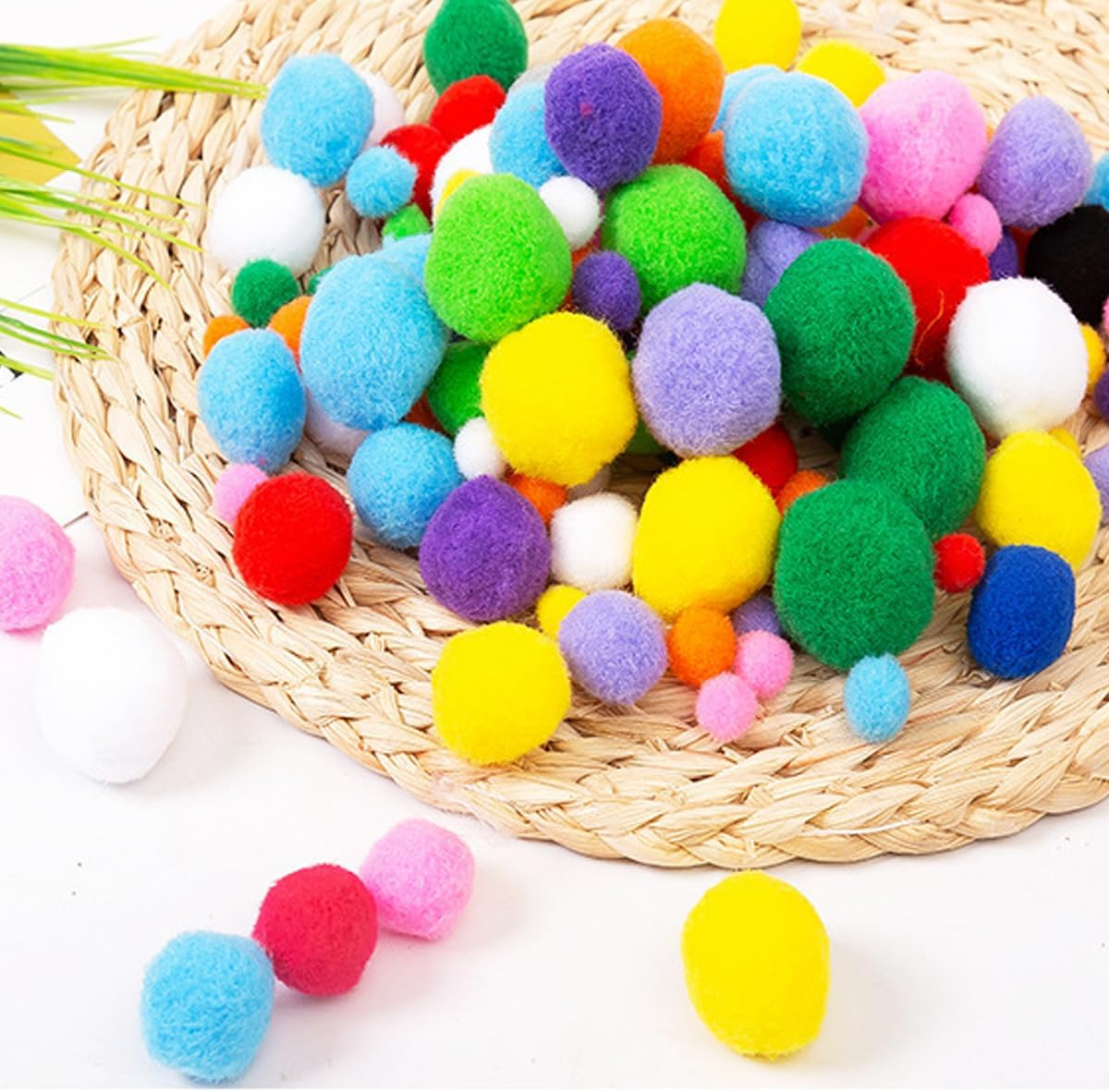 Laroal Cat Pom Pom Balls 2 Cm Flash Ball Small Pom Poms for Cats Kittens Interactive Pack of 100